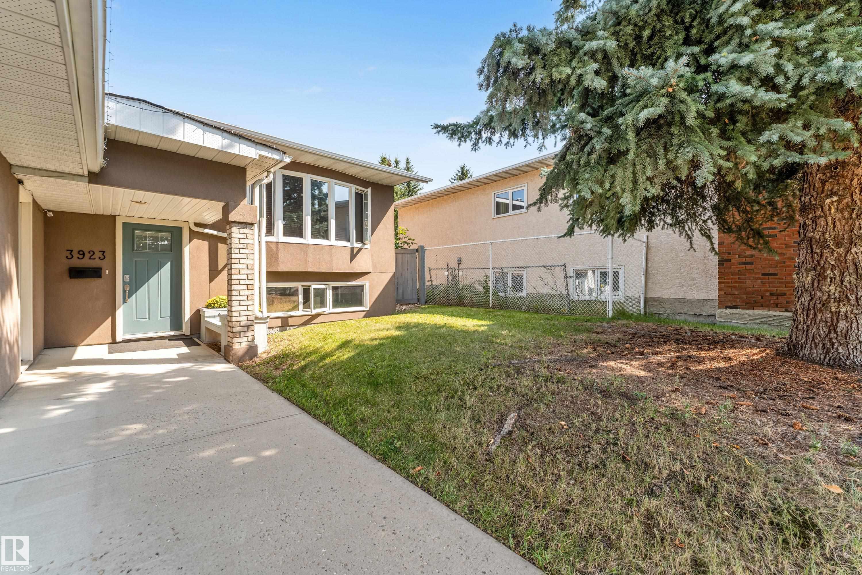 Photo 4 at 3923 67 Street NW, Michaels Park, Edmonton