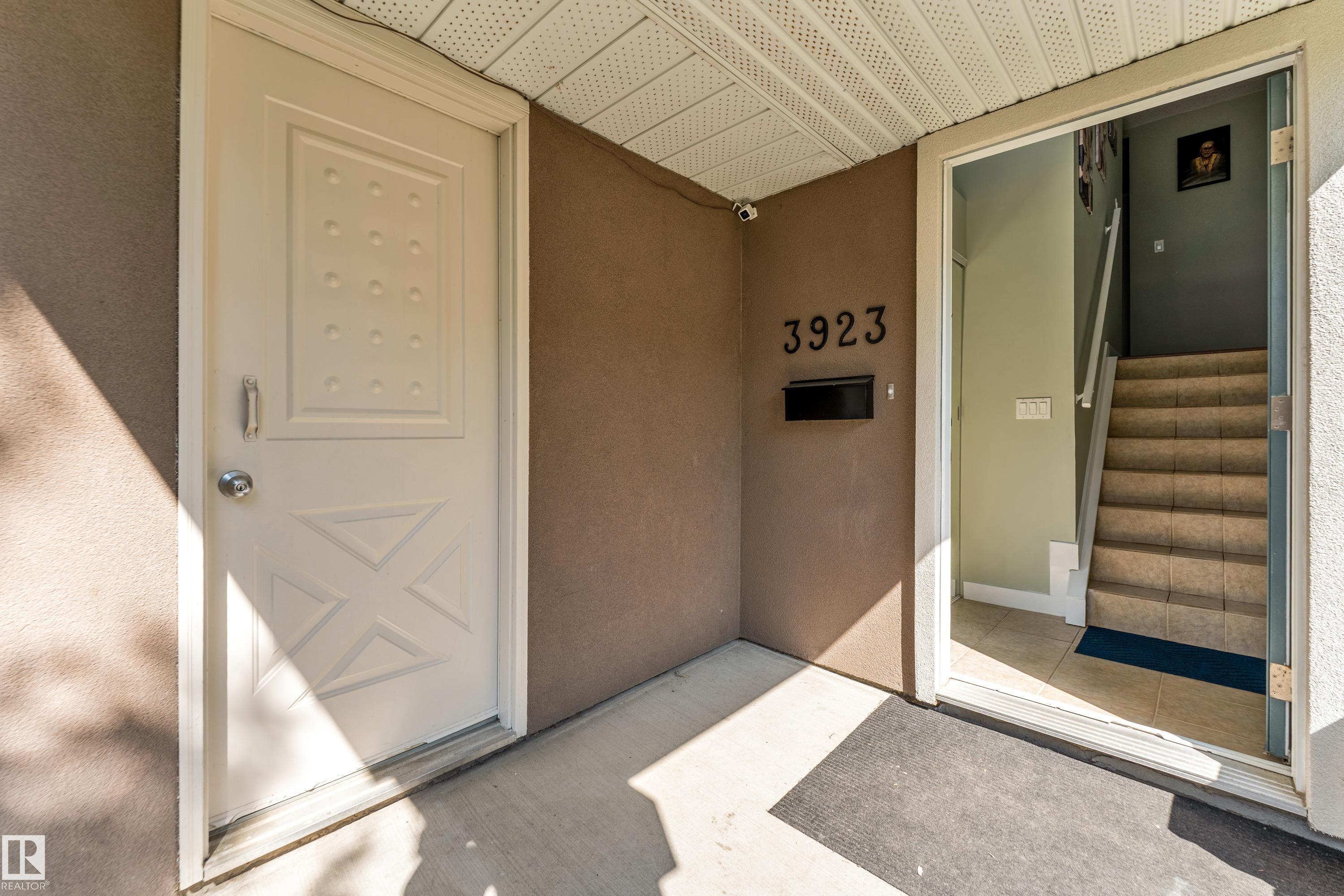 Photo 5 at 3923 67 Street NW, Michaels Park, Edmonton