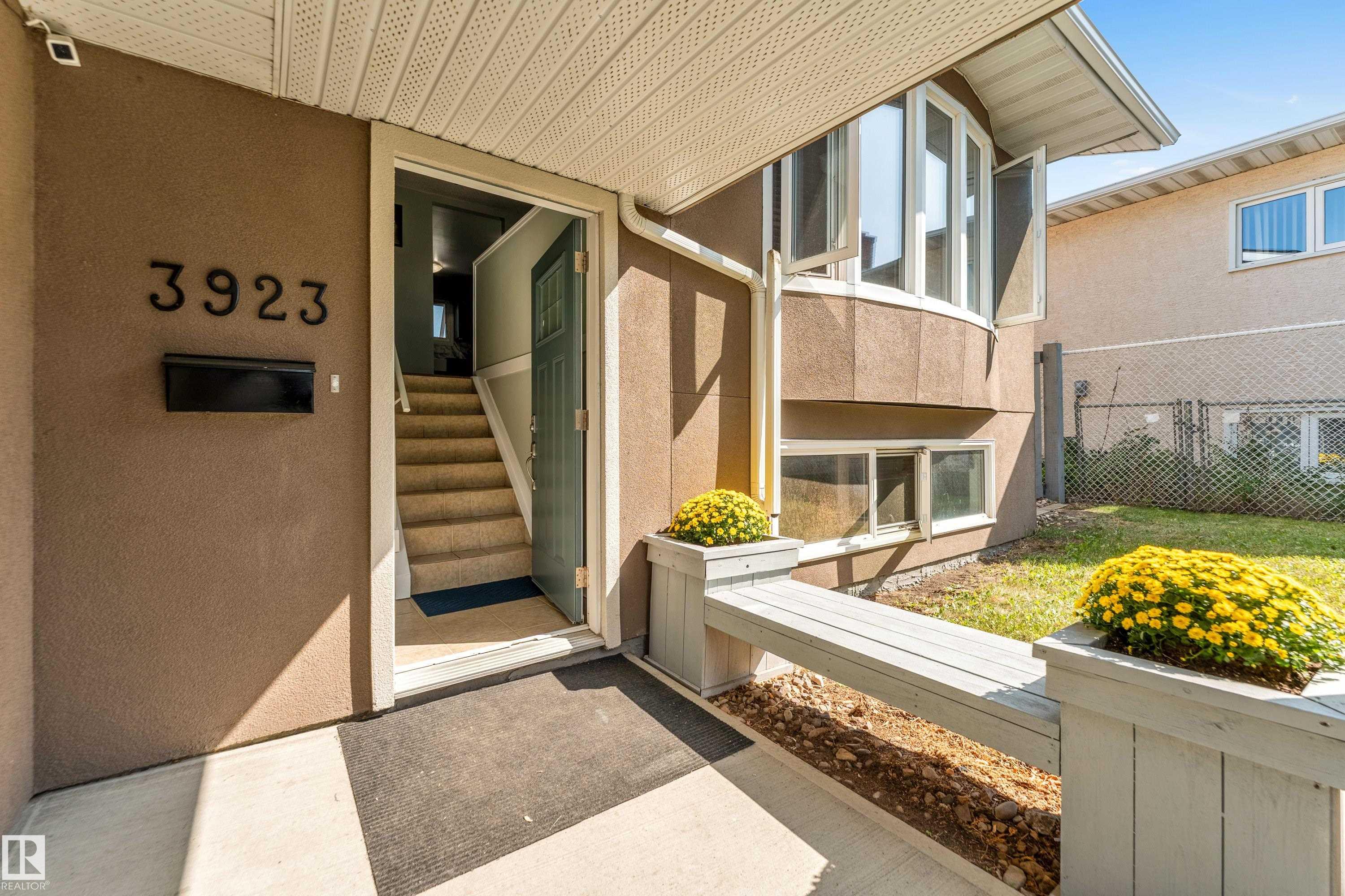 Photo 6 at 3923 67 Street NW, Michaels Park, Edmonton