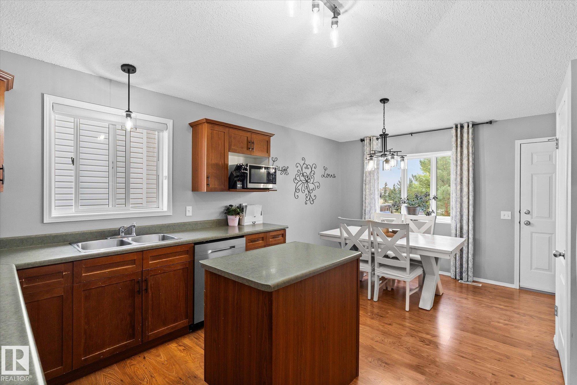 Photo 13 at 178 Lakeland Drive, Lakewood, Spruce Grove