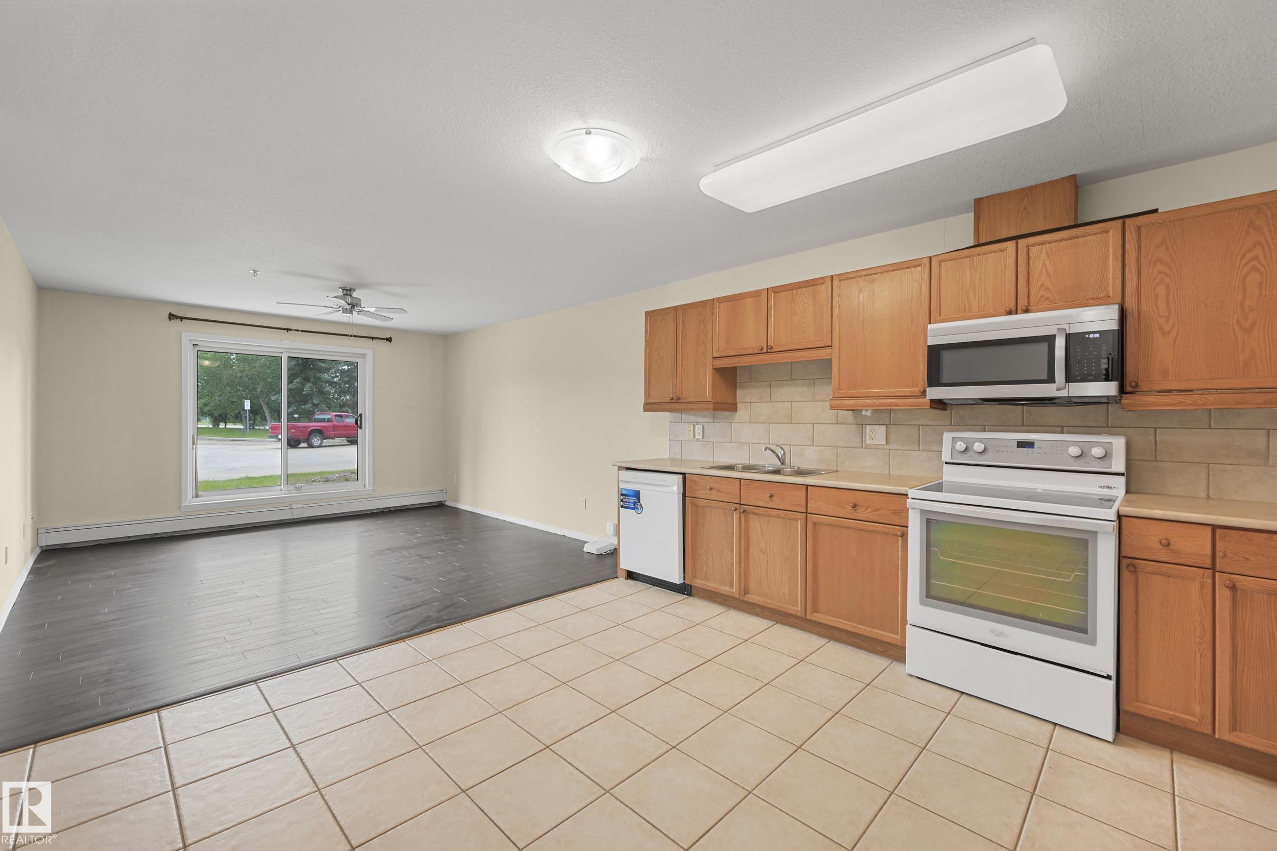 Photo 10 at 131 - 592 Hooke Road NW, Canon Ridge, Edmonton