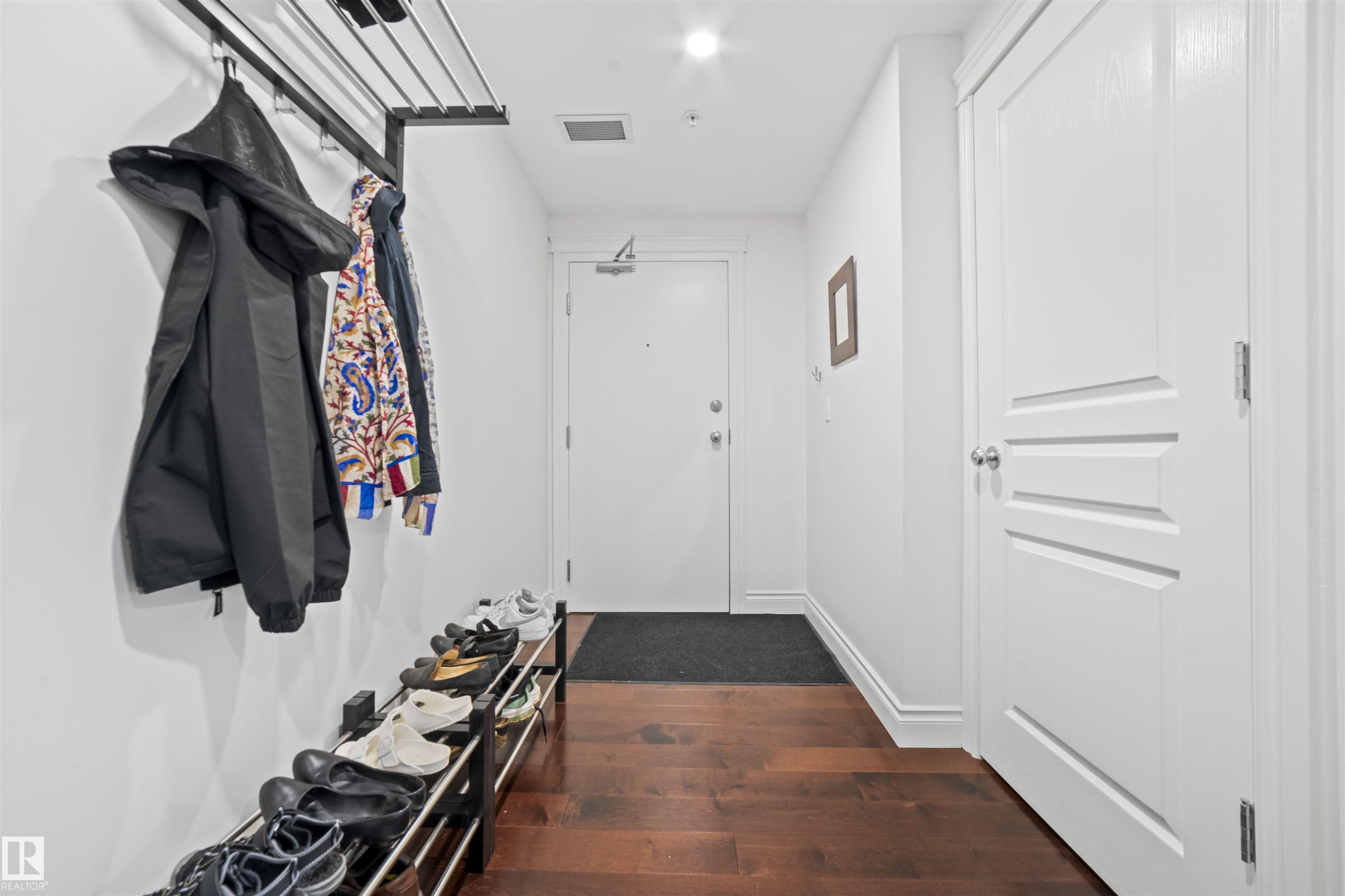 Photo 4 at 405 - 10232 115 Street NW, Wîhkwêntôwin, Edmonton