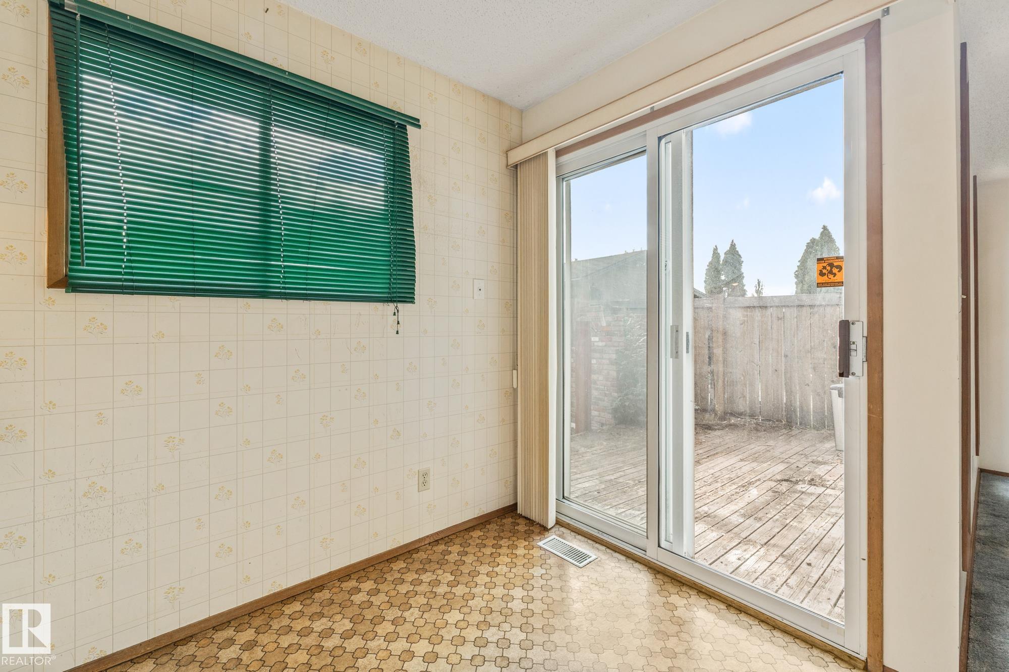 Photo 14 at 3511 42 Avenue NW, Kiniski Gardens, Edmonton