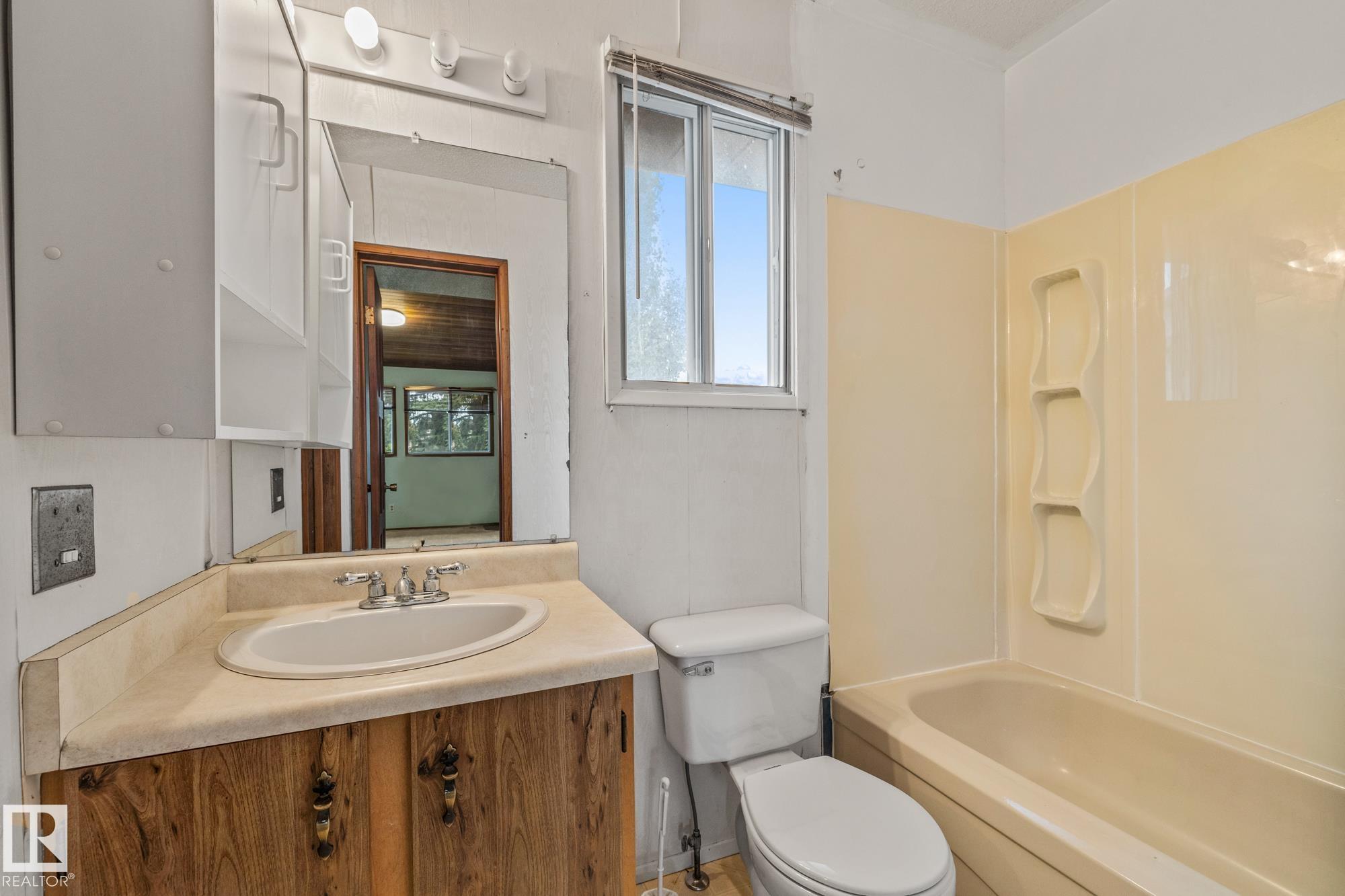 Photo 20 at 3511 42 Avenue NW, Kiniski Gardens, Edmonton