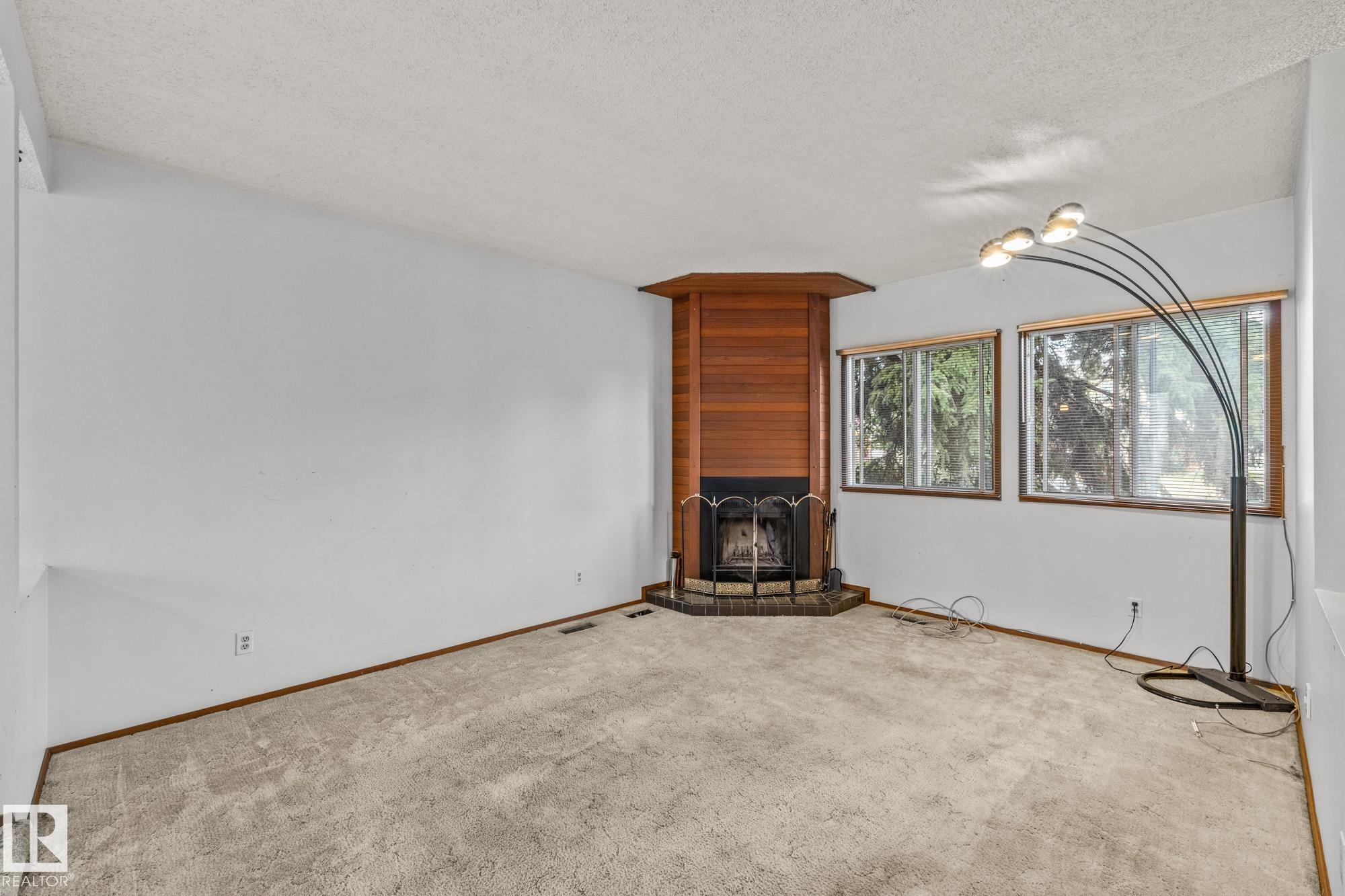 Photo 3 at 3511 42 Avenue NW, Kiniski Gardens, Edmonton
