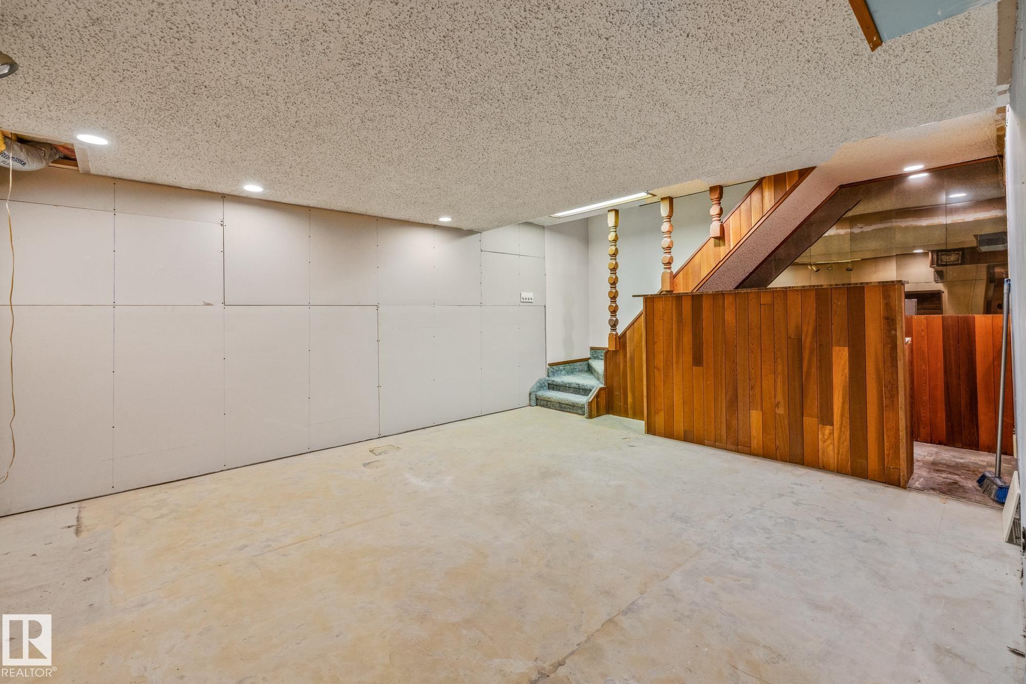 Photo 25 at 3511 42 Avenue NW, Kiniski Gardens, Edmonton