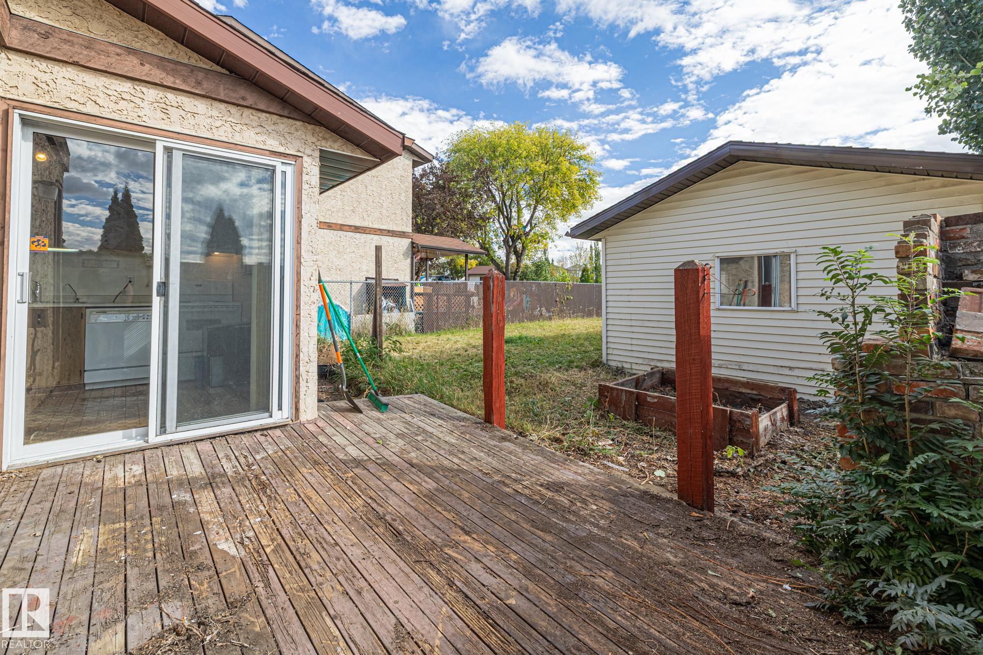 Photo 28 at 3511 42 Avenue NW, Kiniski Gardens, Edmonton