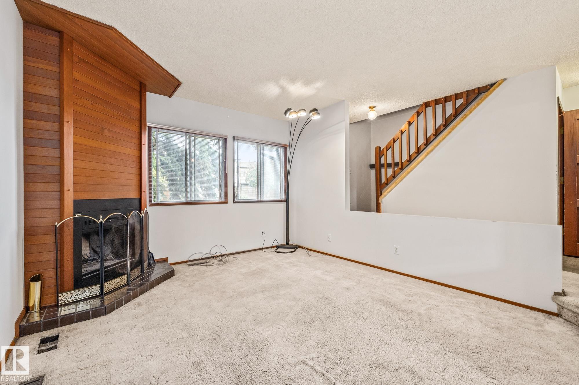 Photo 4 at 3511 42 Avenue NW, Kiniski Gardens, Edmonton