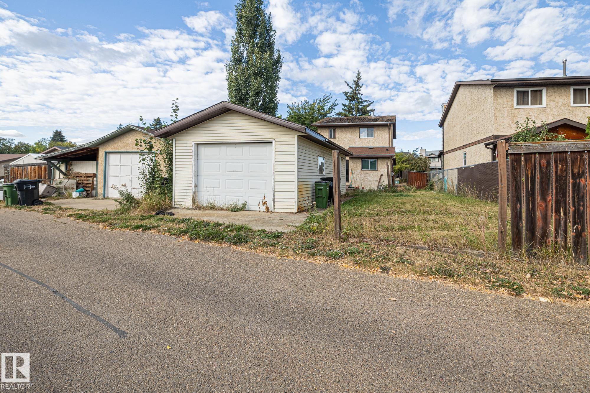 Photo 32 at 3511 42 Avenue NW, Kiniski Gardens, Edmonton