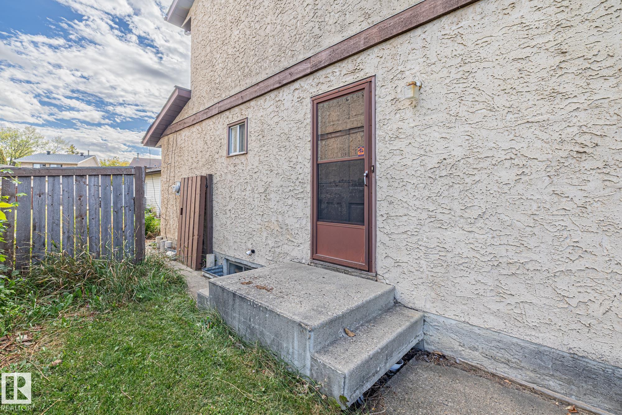 Photo 33 at 3511 42 Avenue NW, Kiniski Gardens, Edmonton