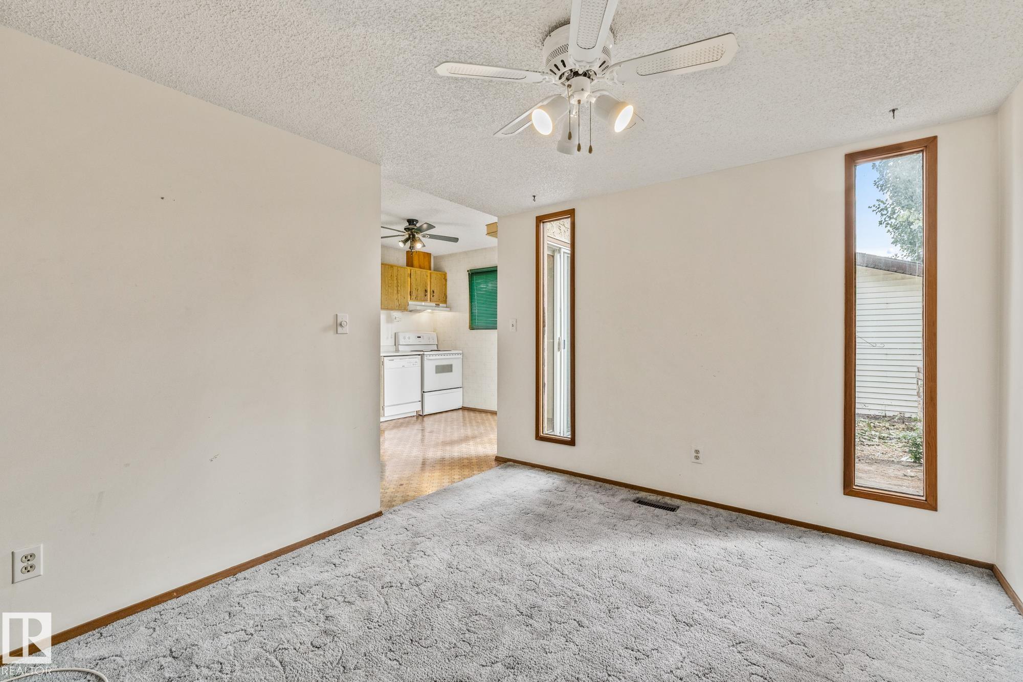 Photo 8 at 3511 42 Avenue NW, Kiniski Gardens, Edmonton