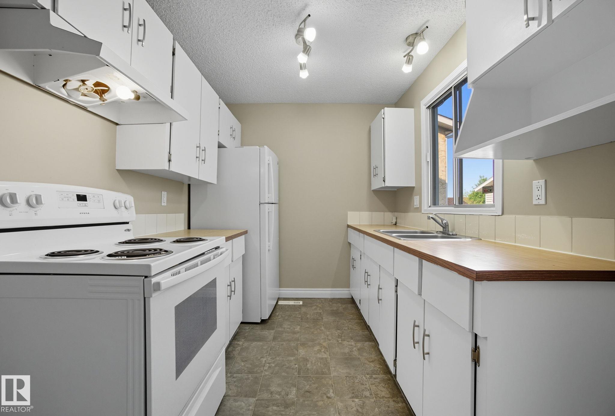 Photo 18 at 121 Kirkwood Way NW, Kiniski Gardens, Edmonton