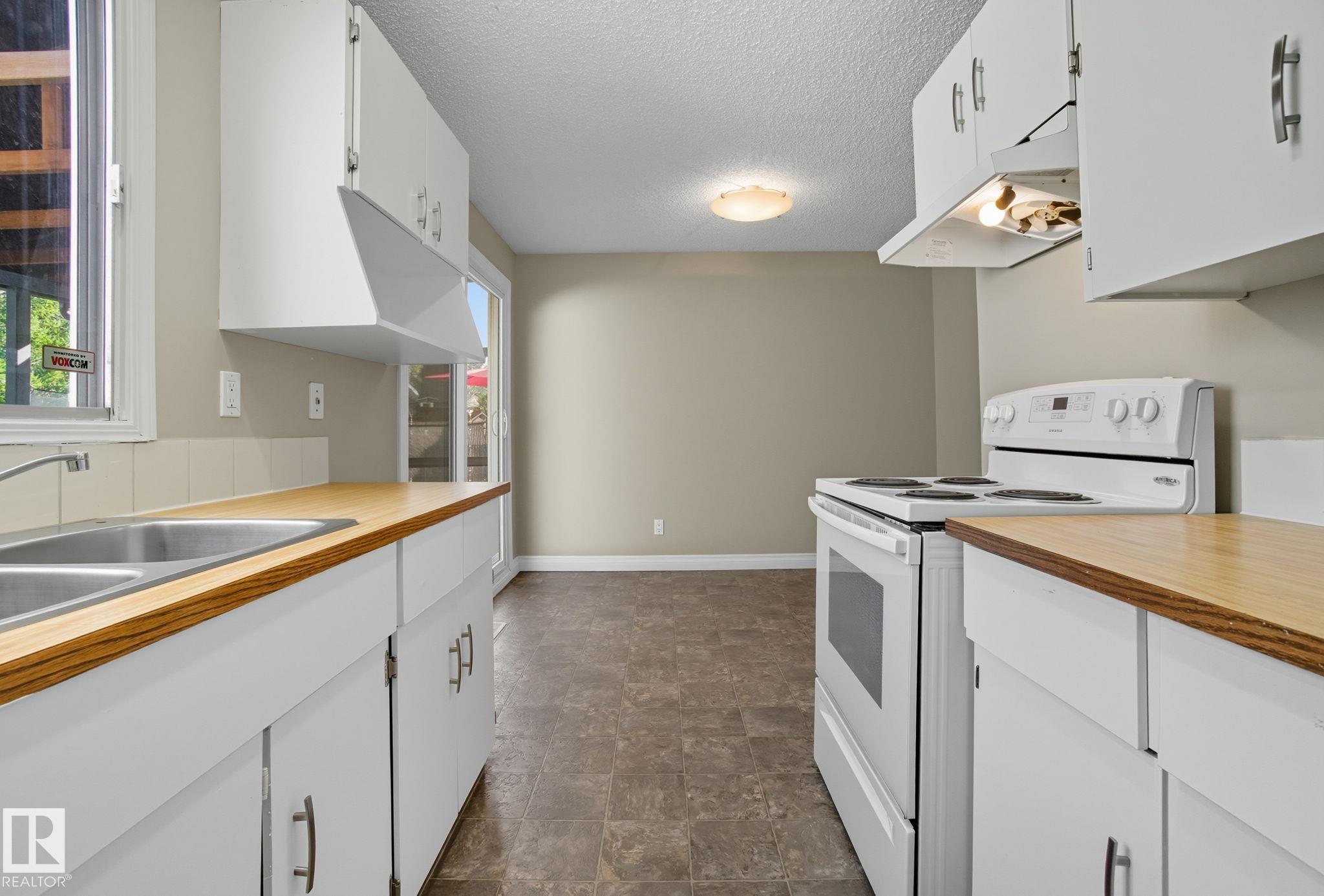 Photo 20 at 121 Kirkwood Way NW, Kiniski Gardens, Edmonton