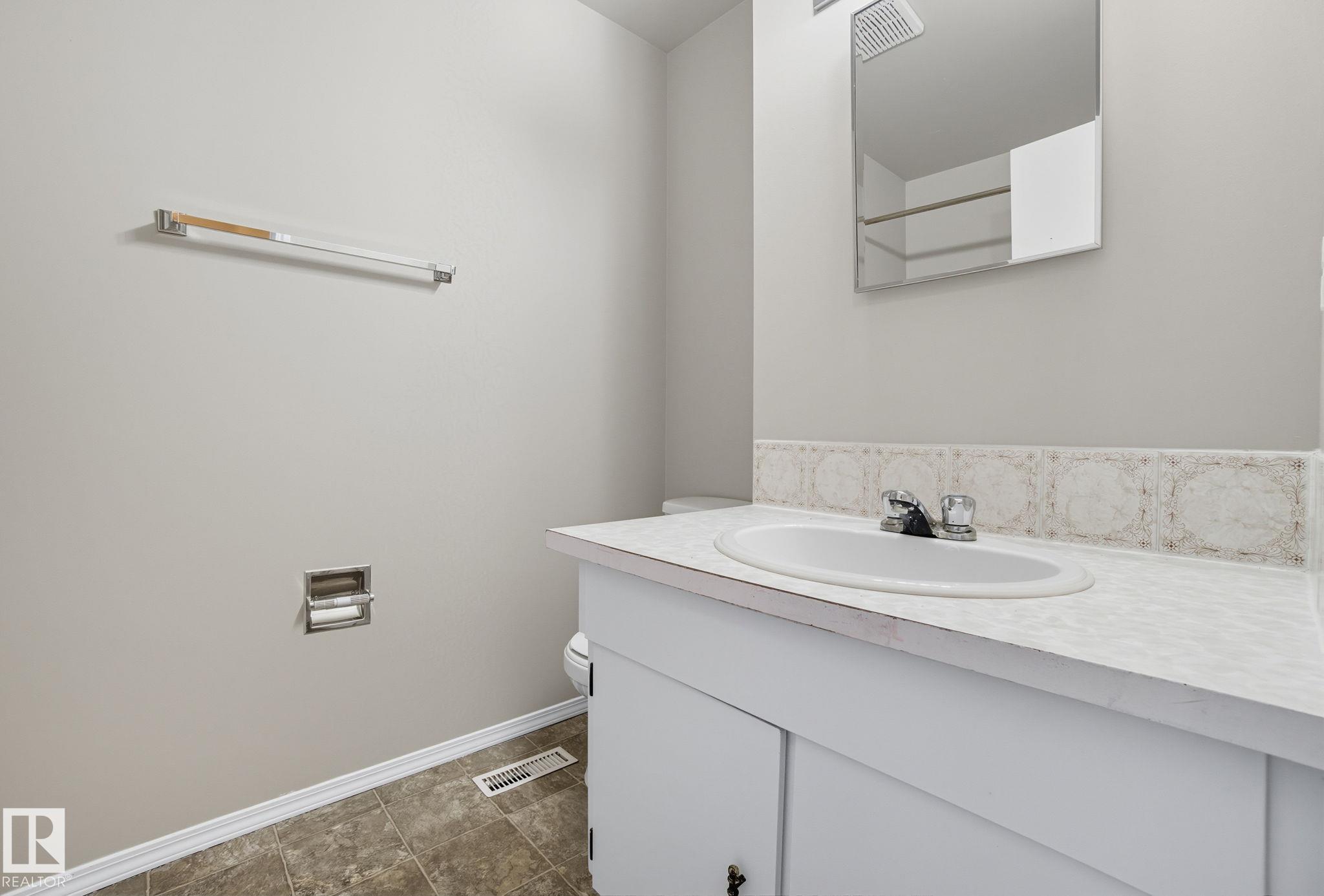 Photo 29 at 121 Kirkwood Way NW, Kiniski Gardens, Edmonton