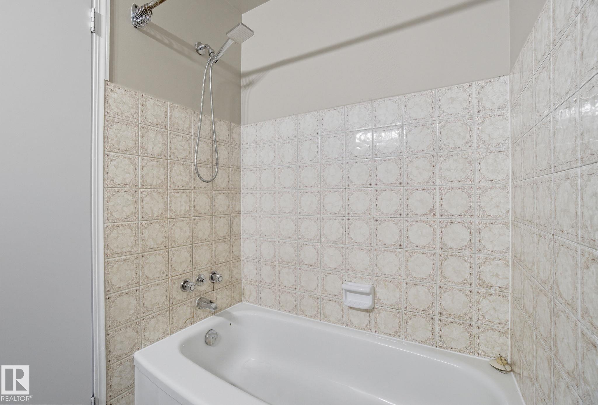 Photo 30 at 121 Kirkwood Way NW, Kiniski Gardens, Edmonton