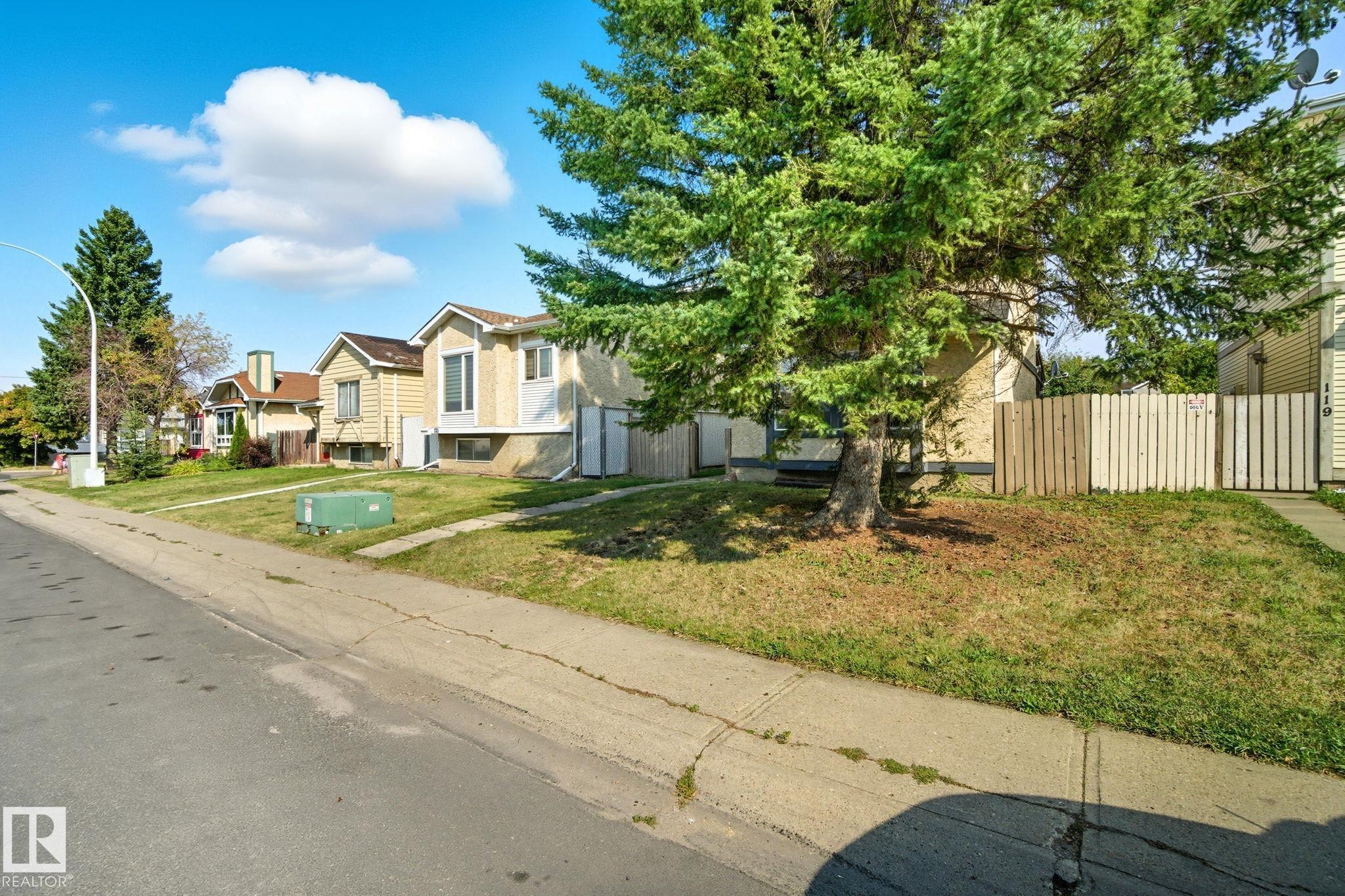Photo 4 at 121 Kirkwood Way NW, Kiniski Gardens, Edmonton