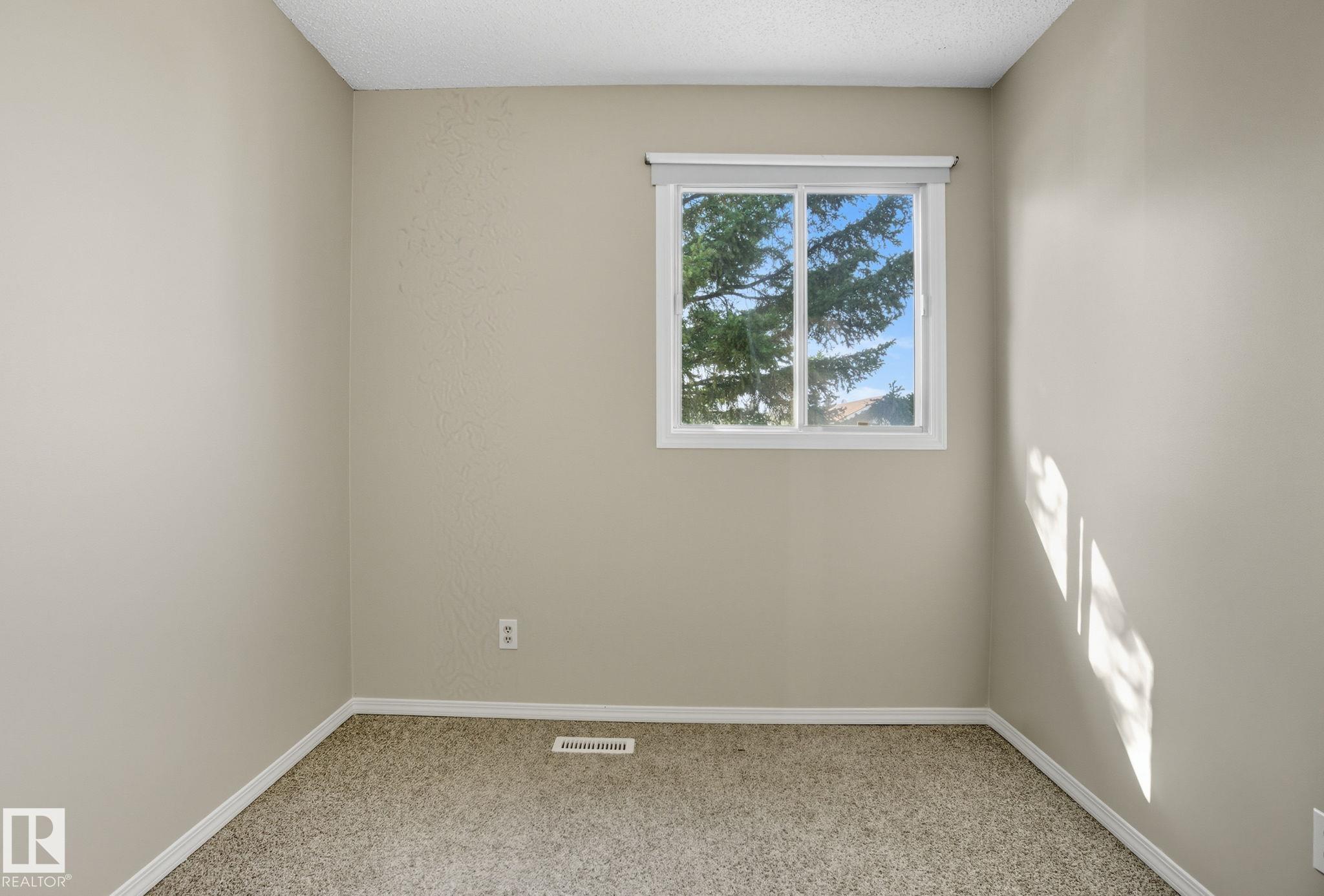 Photo 32 at 121 Kirkwood Way NW, Kiniski Gardens, Edmonton