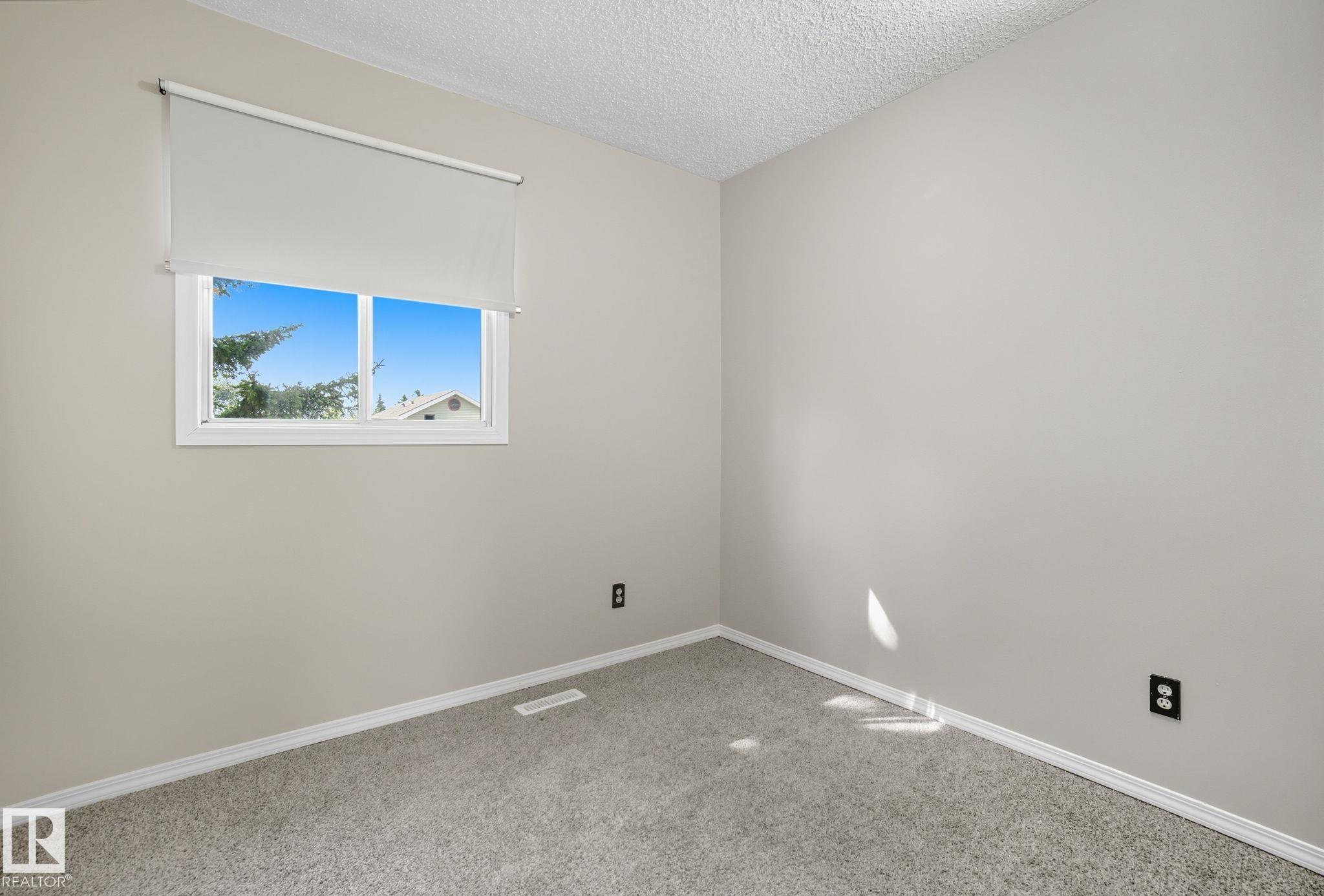 Photo 34 at 121 Kirkwood Way NW, Kiniski Gardens, Edmonton