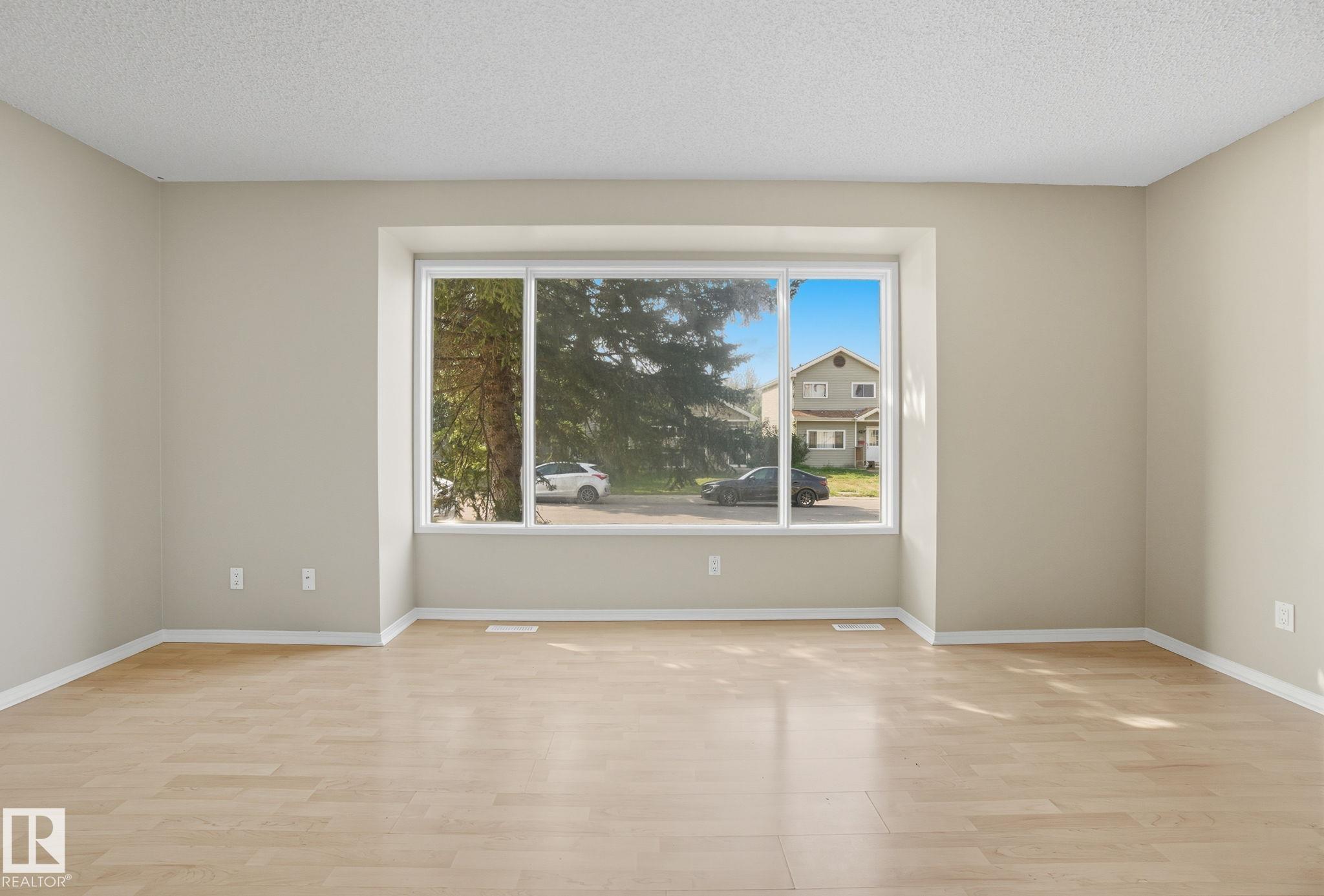 Photo 10 at 121 Kirkwood Way NW, Kiniski Gardens, Edmonton