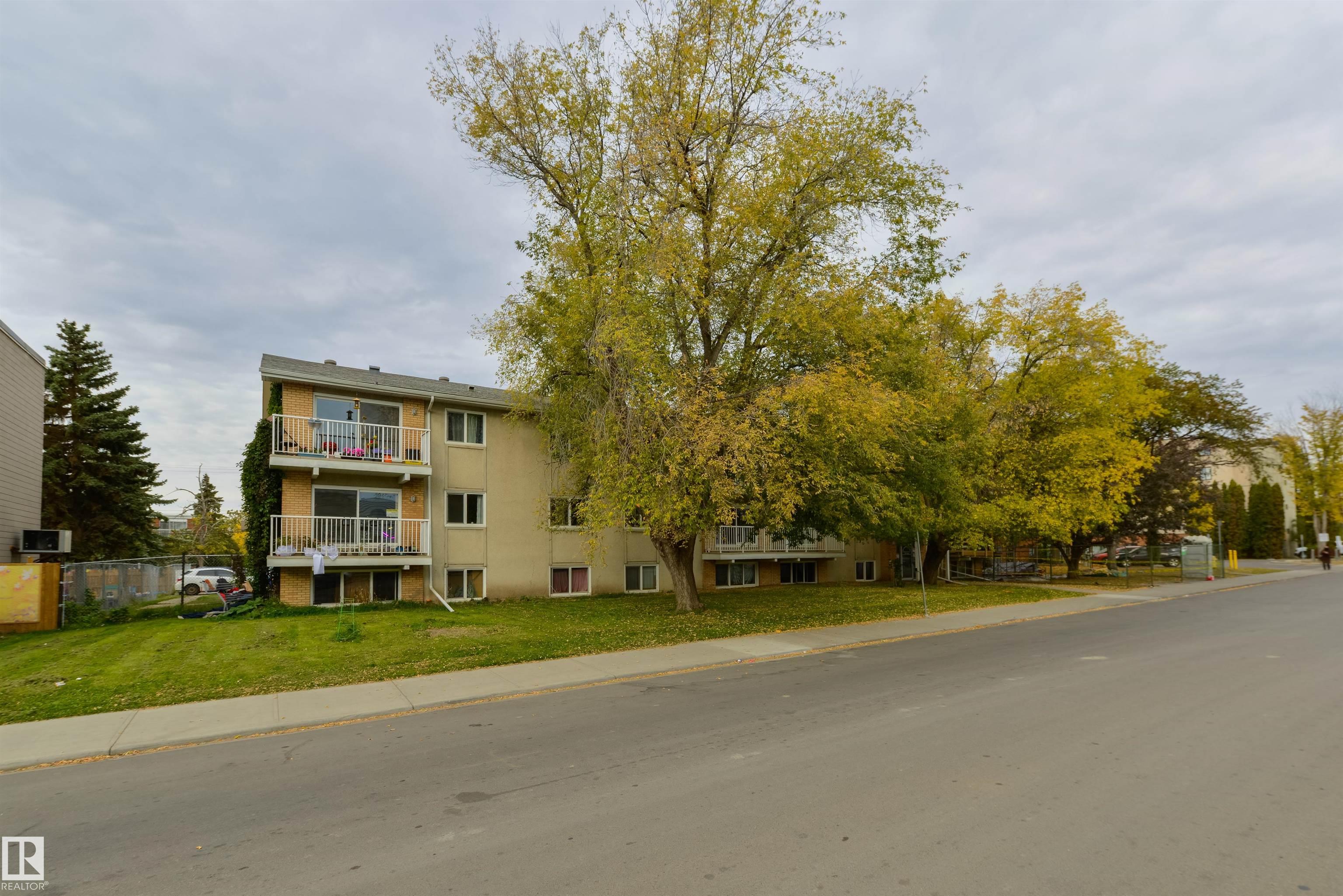 Photo 2 at 301 - 10140 151 Street NW, Canora, Edmonton