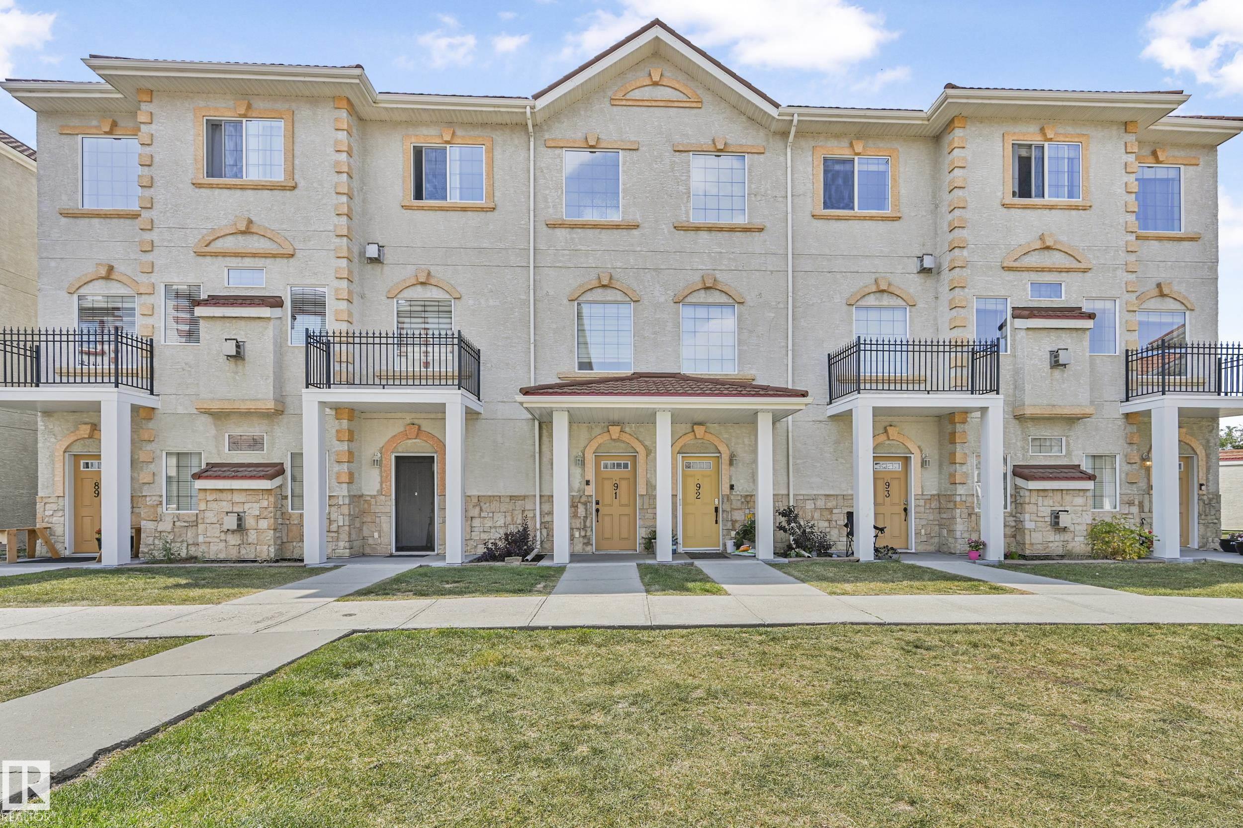 Photo 2 at 91 - 13825 155 Avenue NW, Carlton, Edmonton