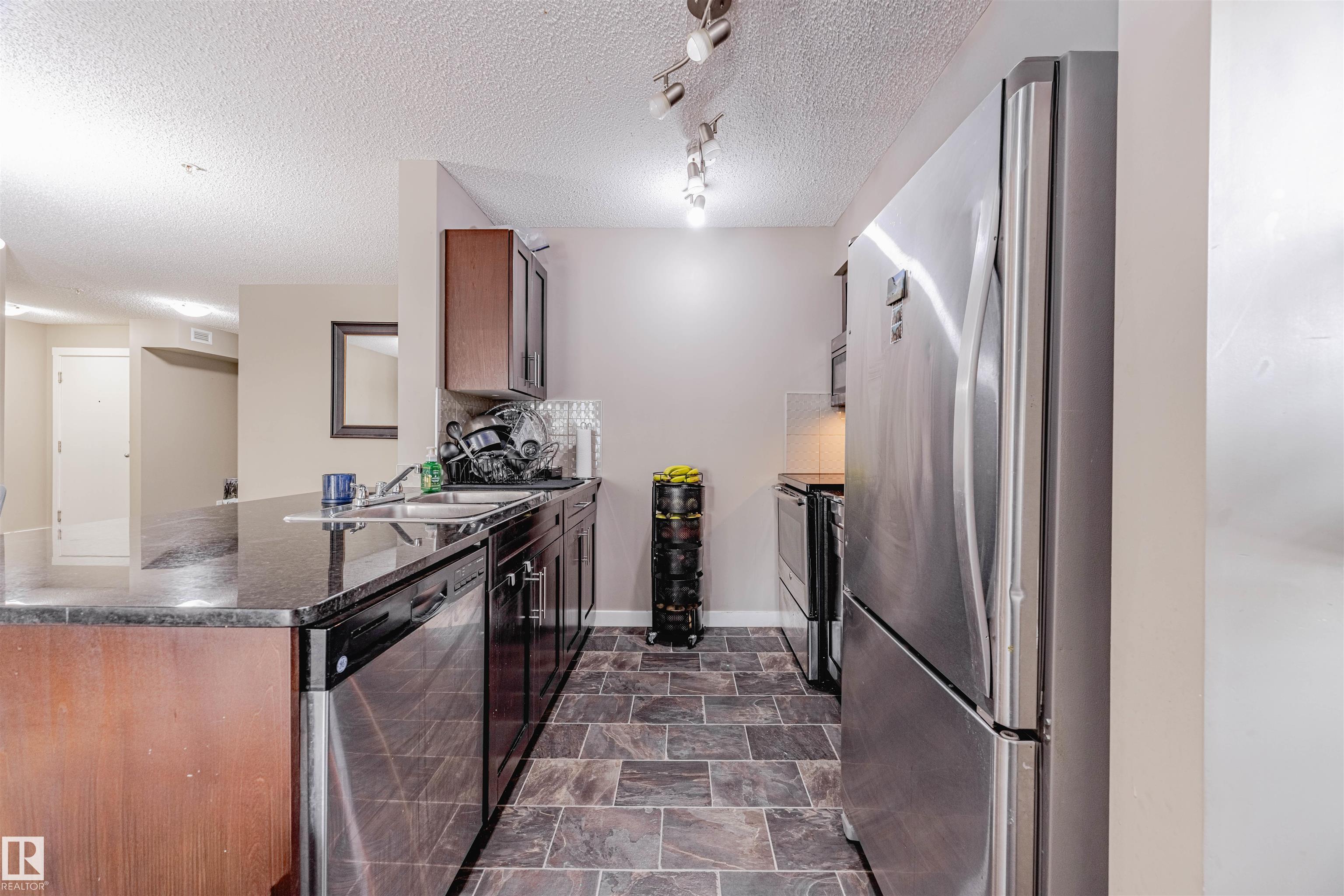 Photo 7 at 202 - 5816 Mullen Place NW, MacTaggart, Edmonton