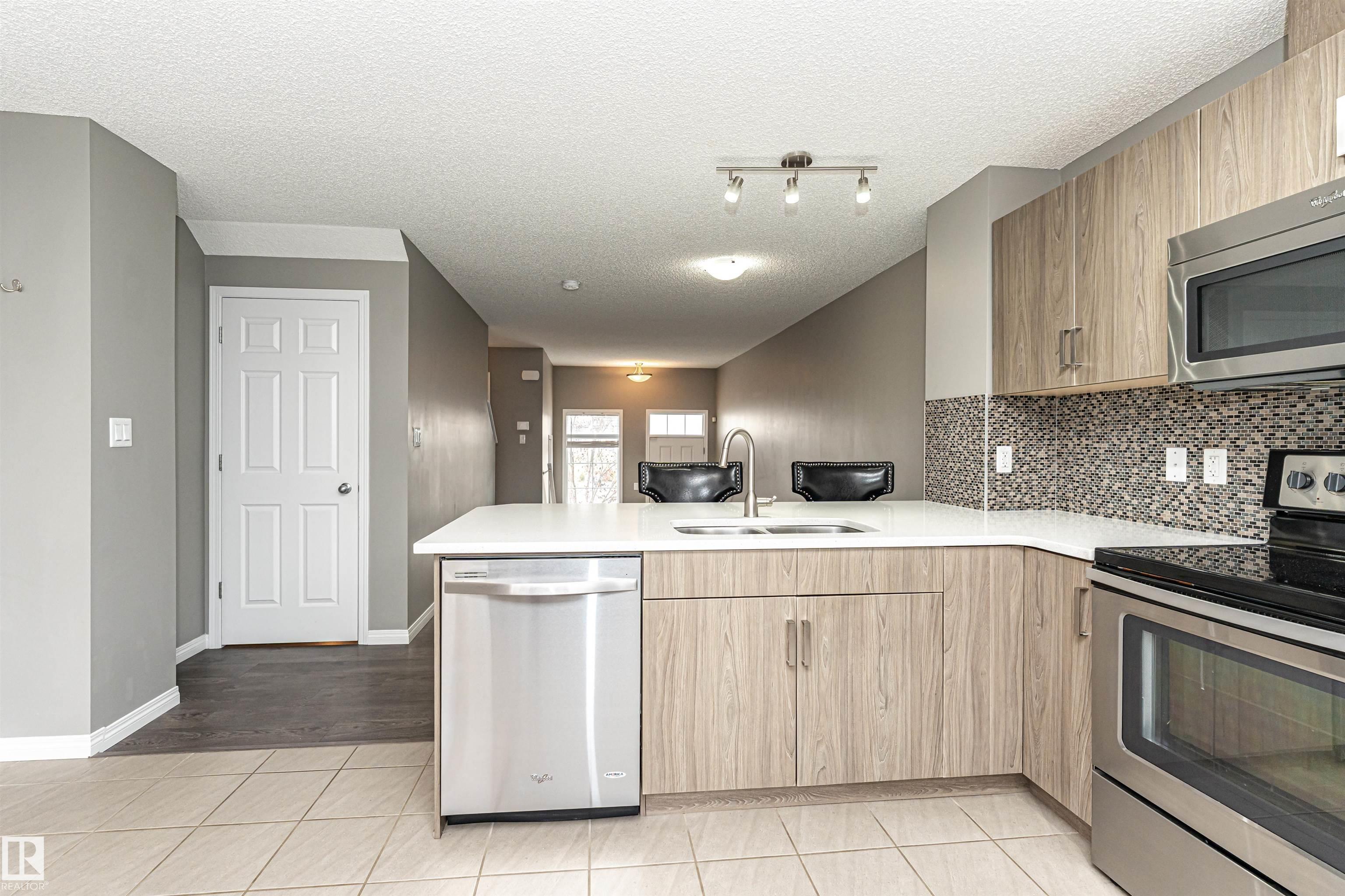Photo 17 at 60 - 9151 Shaw Way SW, Summerside, Edmonton