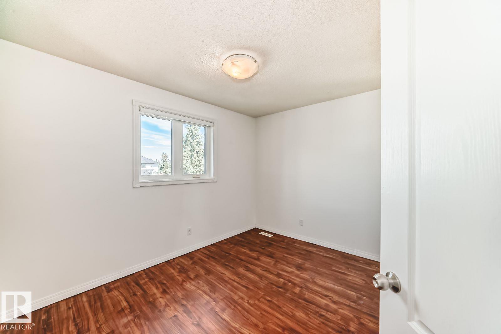 Photo 18 at 9968 178 Avenue NW, Elsinore, Edmonton