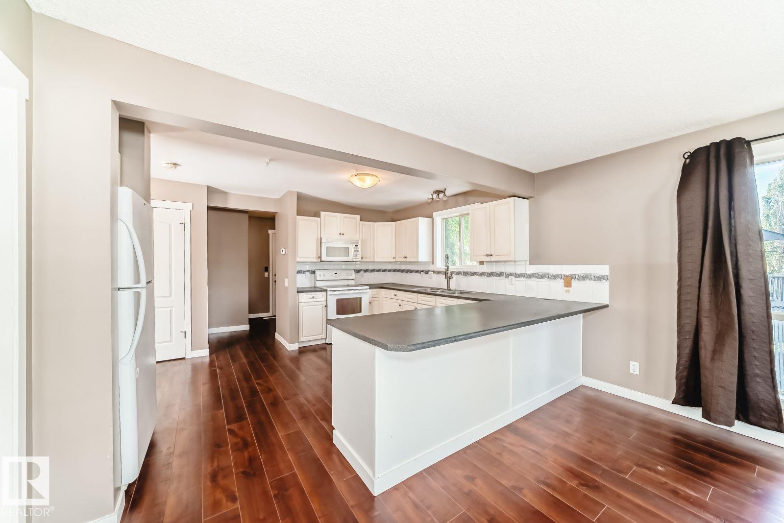 Photo 6 at 9968 178 Avenue NW, Elsinore, Edmonton