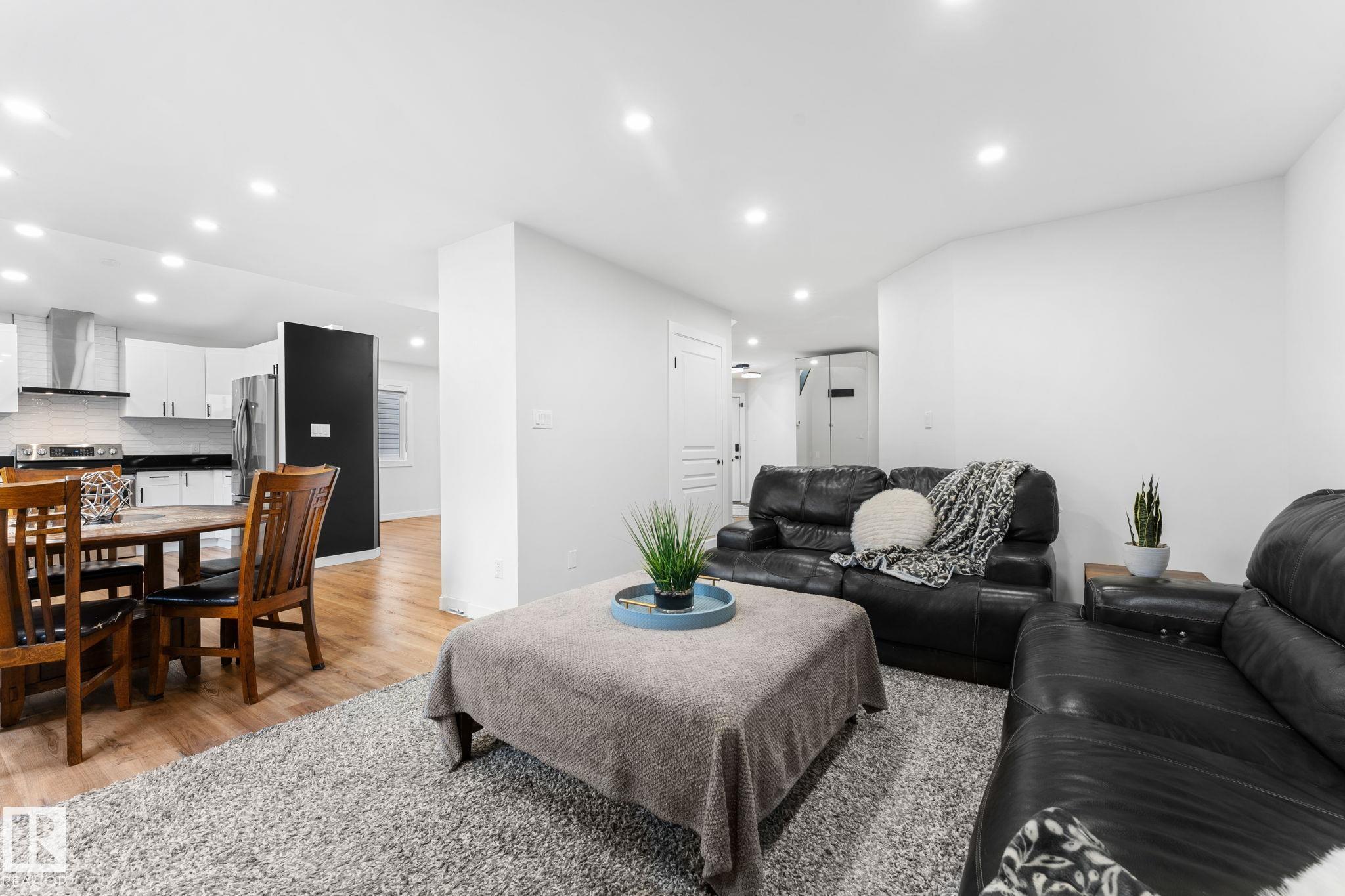 Photo 12 at 362 Blackburn Drive E SW, Blackburne, Edmonton