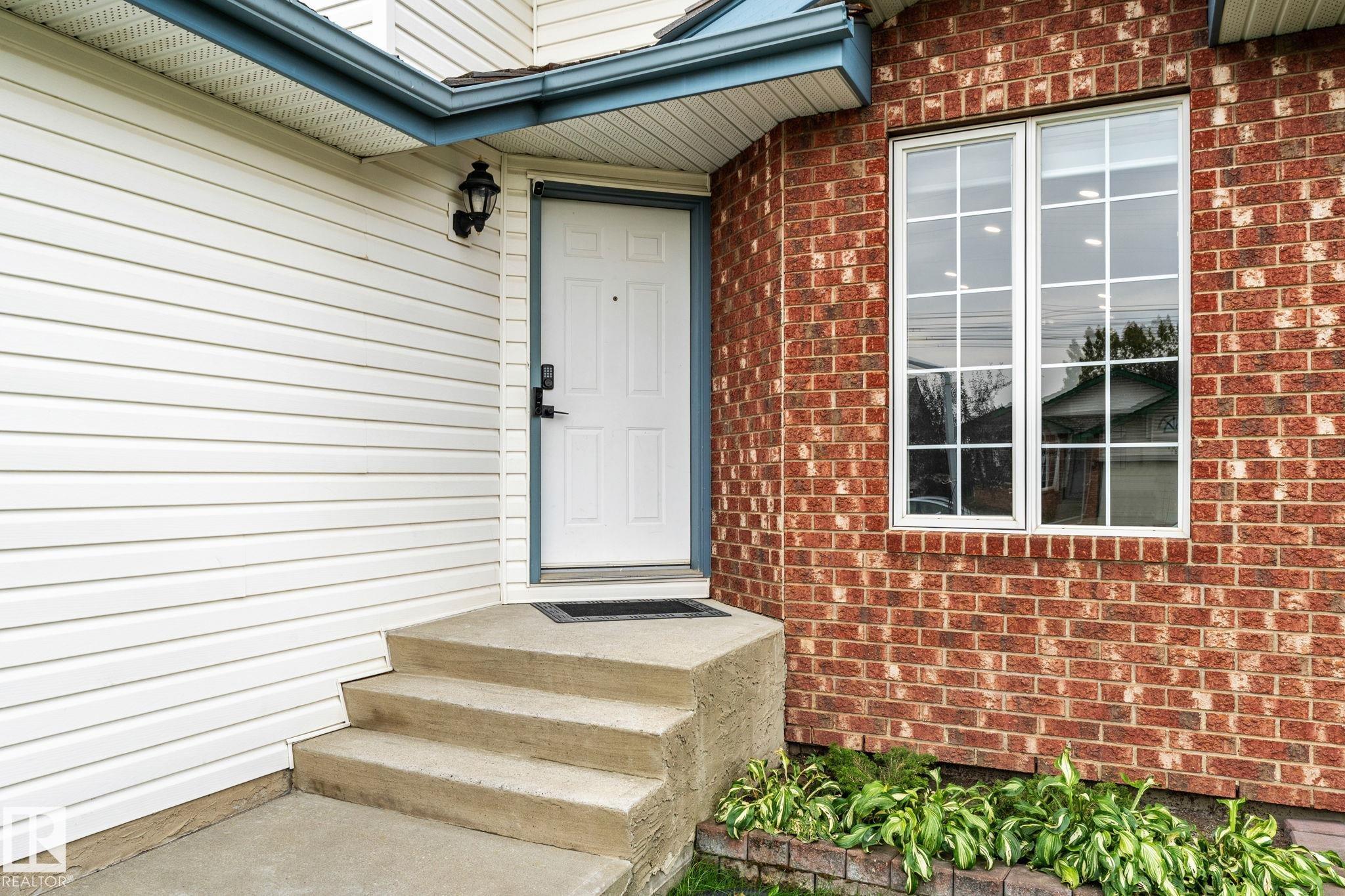 Photo 3 at 362 Blackburn Drive E SW, Blackburne, Edmonton