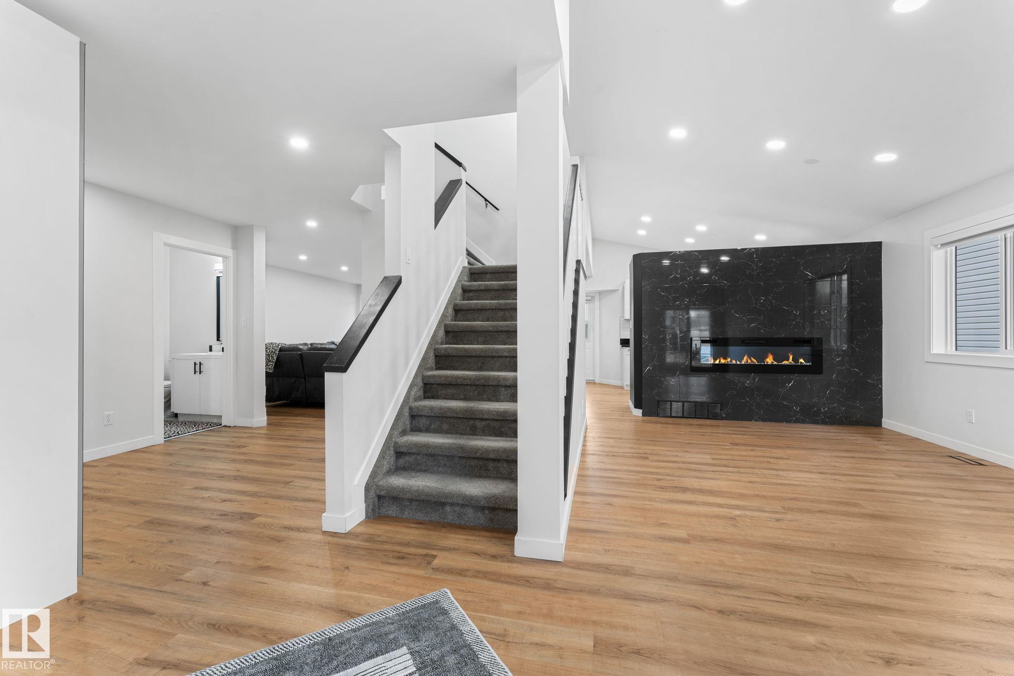 Photo 5 at 362 Blackburn Drive E SW, Blackburne, Edmonton