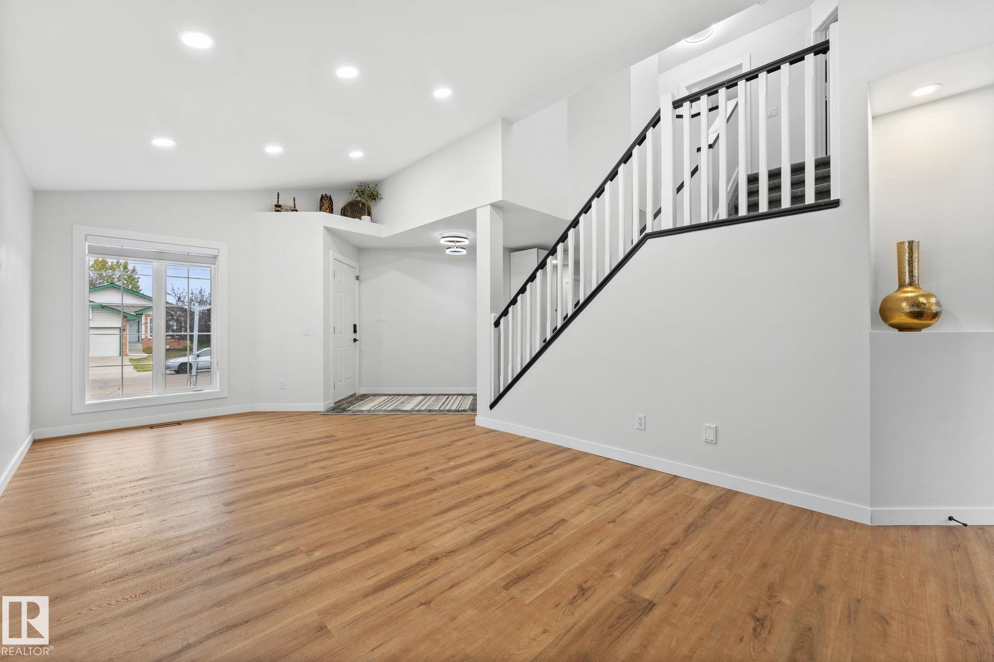 Photo 9 at 362 Blackburn Drive E SW, Blackburne, Edmonton