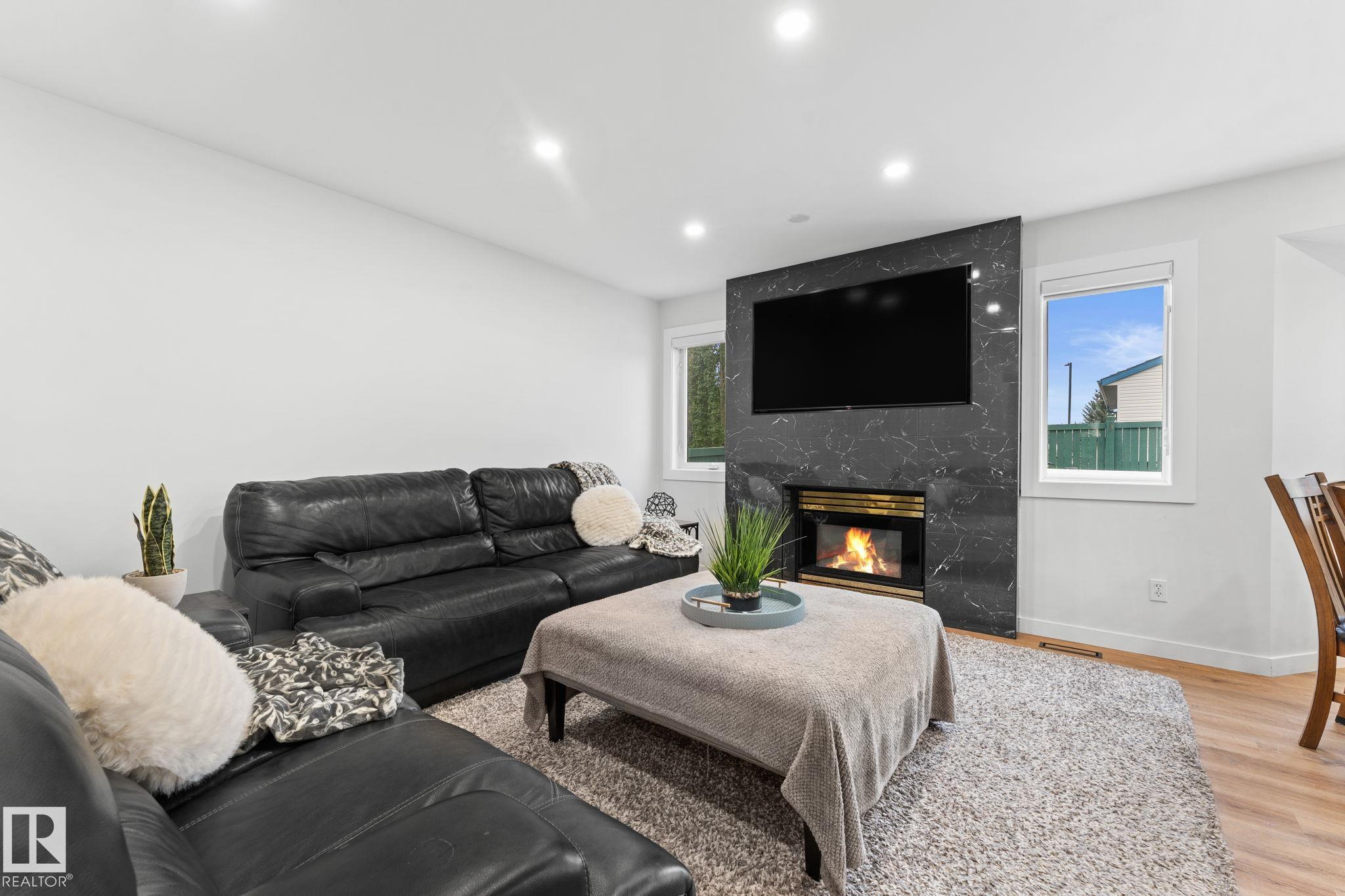 Photo 10 at 362 Blackburn Drive E SW, Blackburne, Edmonton