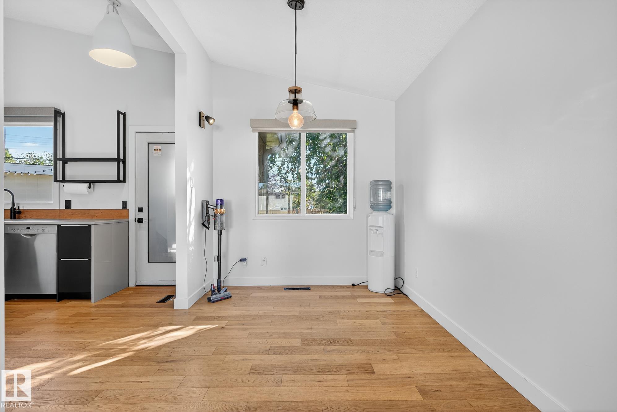 Photo 11 at 9221 52 Street NW, Ottewell, Edmonton