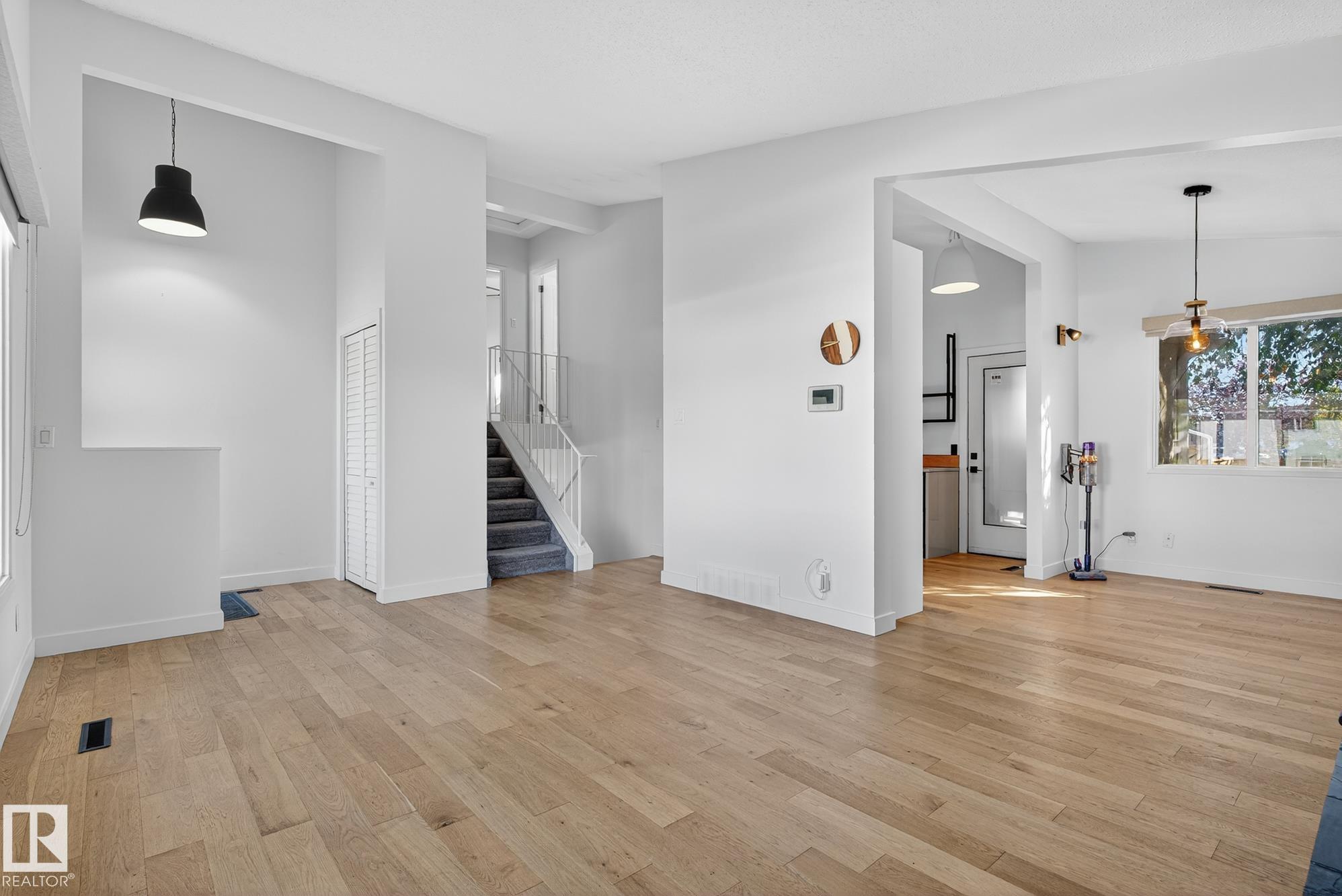 Photo 10 at 9221 52 Street NW, Ottewell, Edmonton