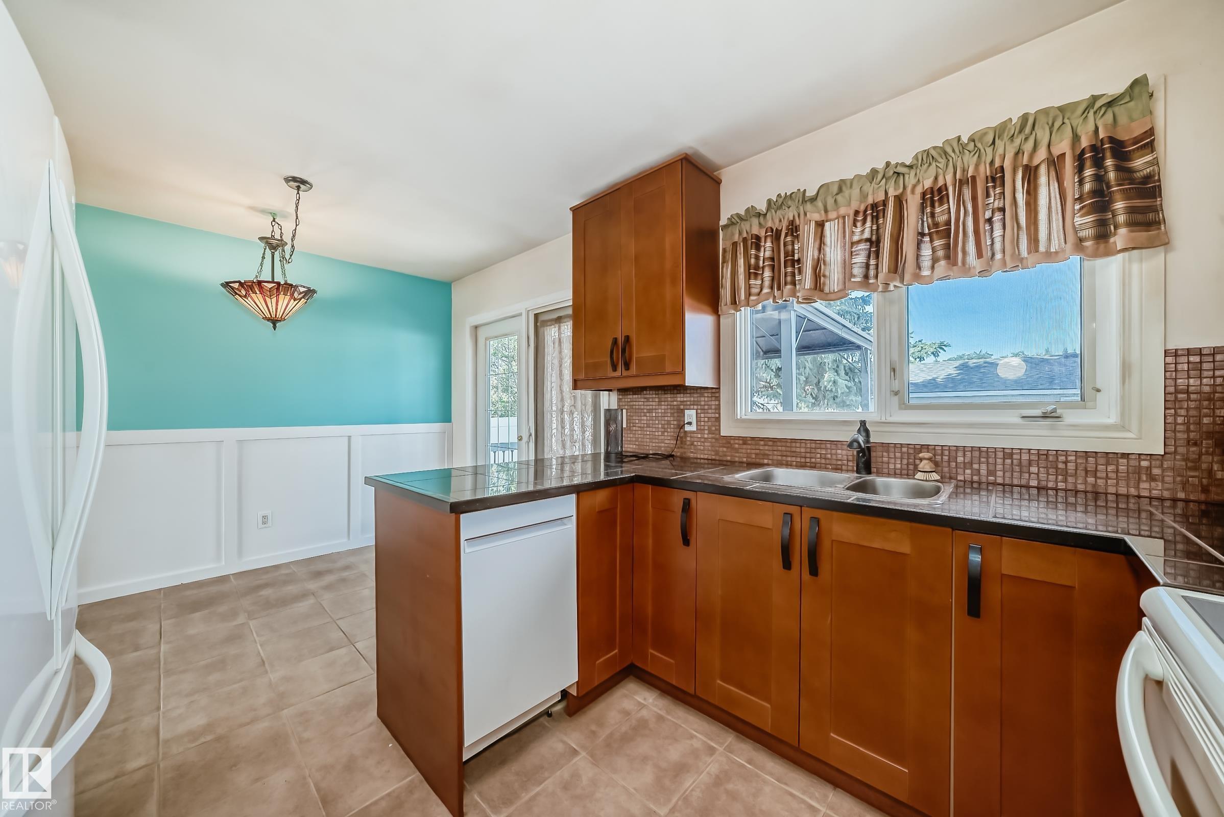 Photo 11 at 6308 144a Avenue NW, Mcleod, Edmonton