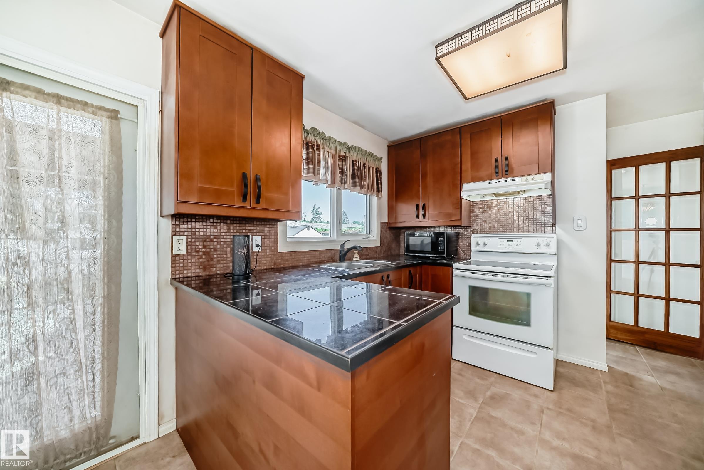 Photo 9 at 6308 144a Avenue NW, Mcleod, Edmonton