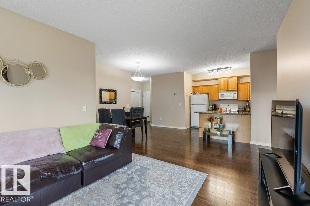 http://cdnparap120.paragonrels.com/ParagonImages/Property/p12/RAE/225373131/6/0/0/622c27da9172aca179c89cd04ea067c5/1/83d45510df46f0d56182c3a9607cbfc4/225373131-BA0FBB17-7297-4973-AE4E-54D646F01193.JPG
