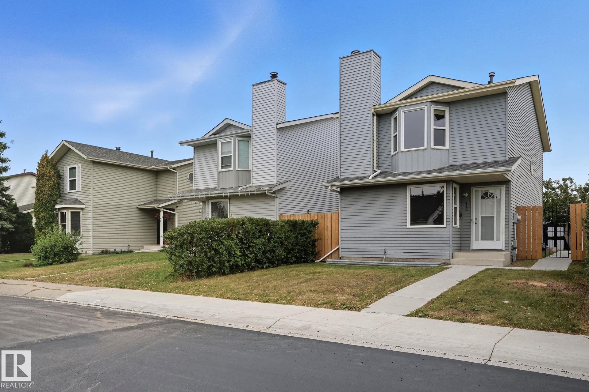 Photo 2 at 142 Kiniski Crescent NW, Kiniski Gardens, Edmonton