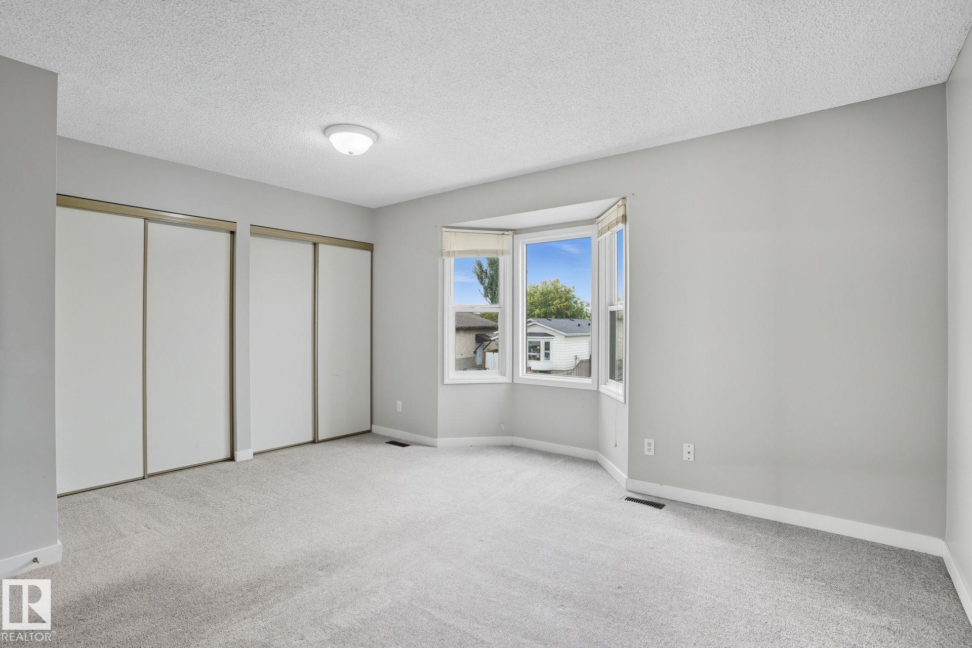 Photo 12 at 142 Kiniski Crescent NW, Kiniski Gardens, Edmonton