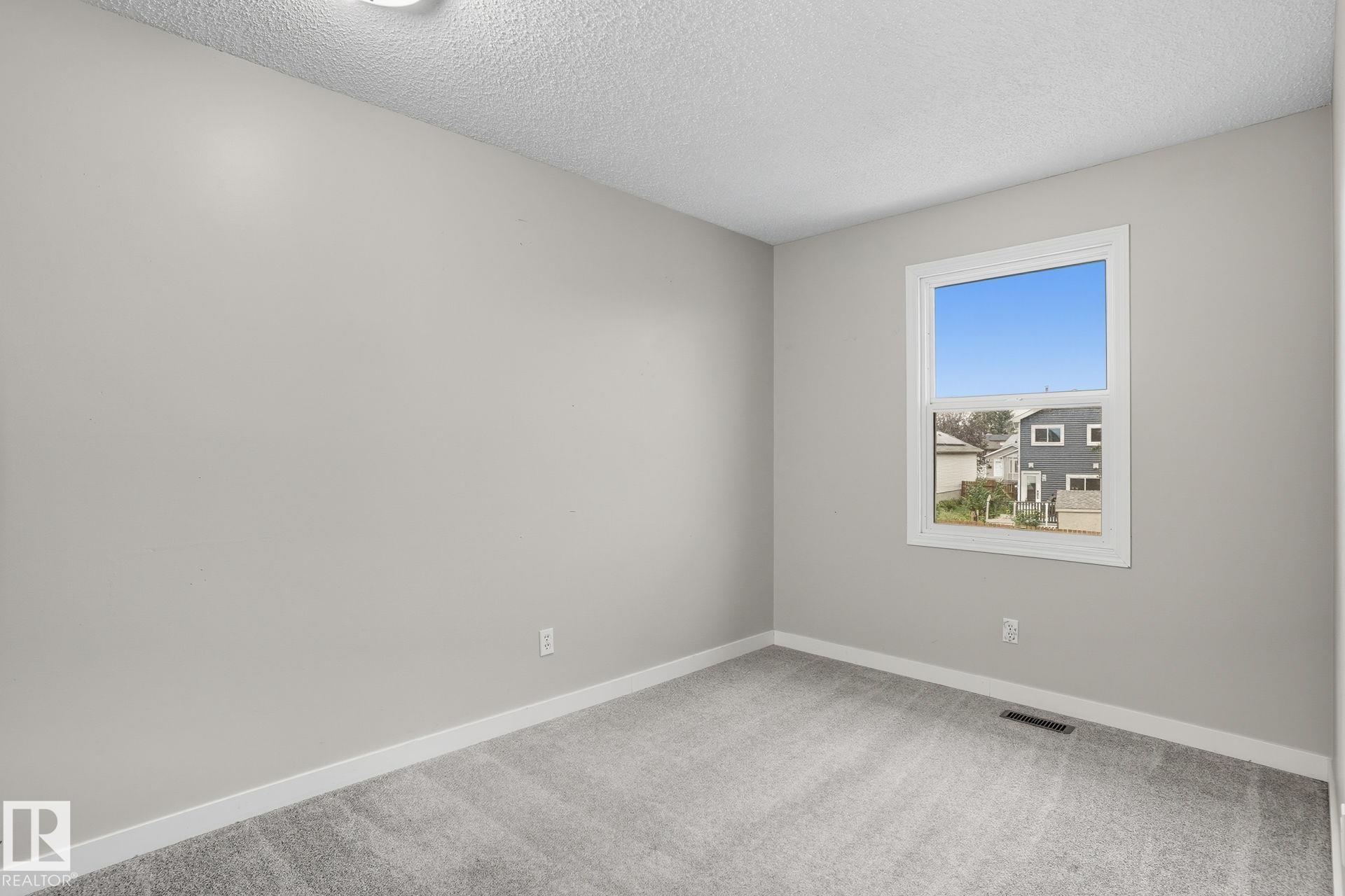 Photo 14 at 142 Kiniski Crescent NW, Kiniski Gardens, Edmonton