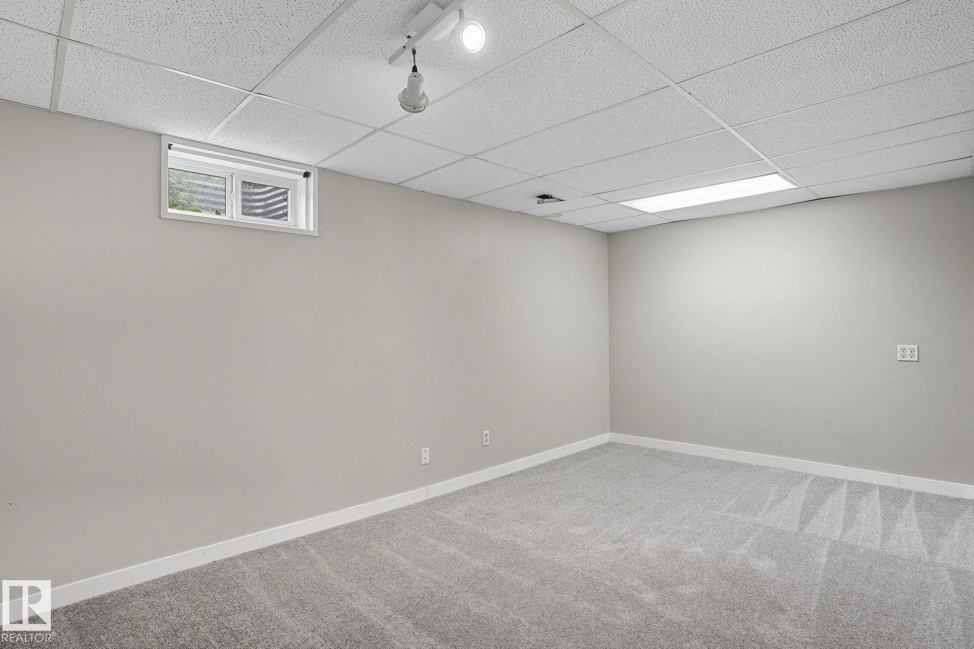 Photo 19 at 142 Kiniski Crescent NW, Kiniski Gardens, Edmonton