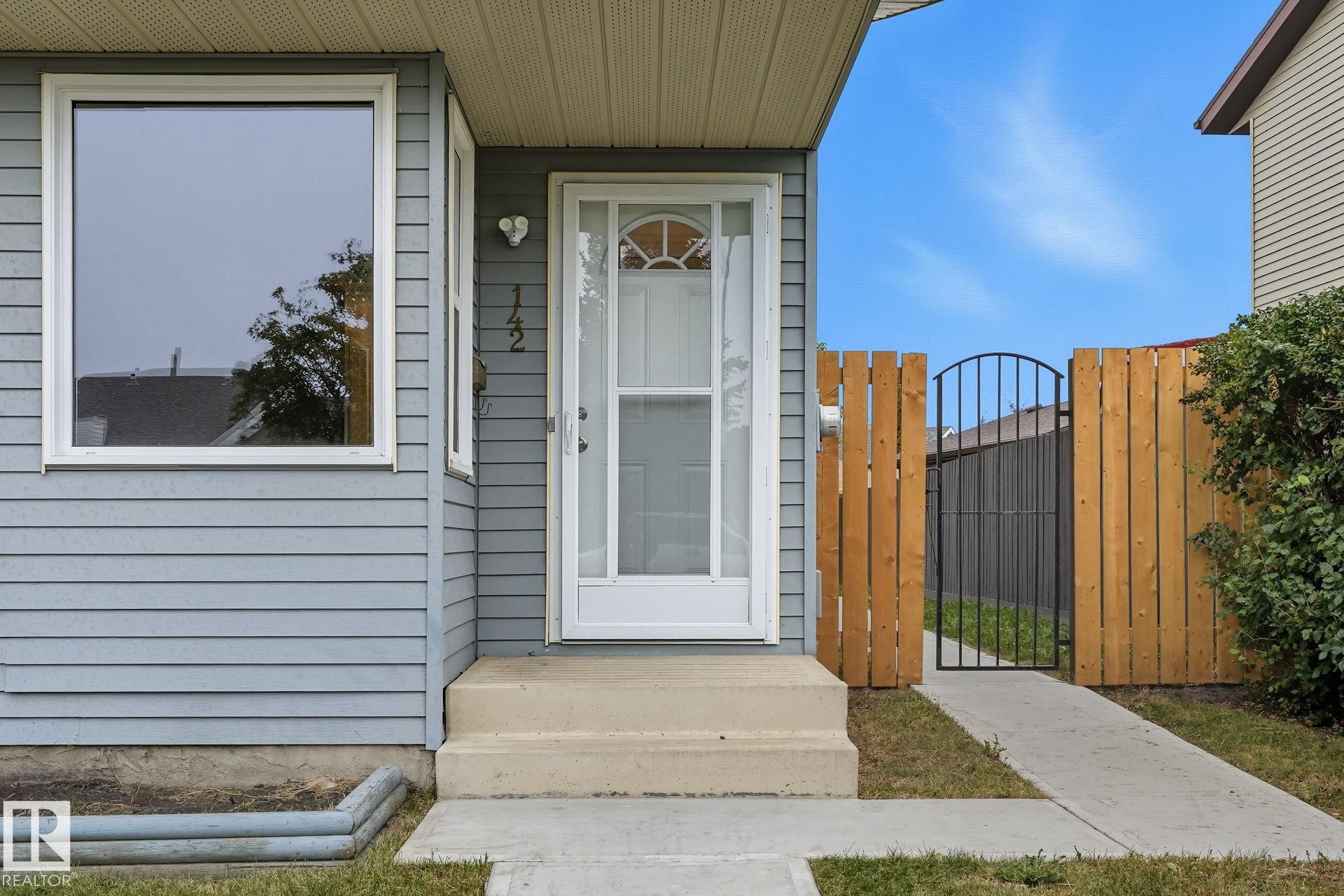 Photo 3 at 142 Kiniski Crescent NW, Kiniski Gardens, Edmonton