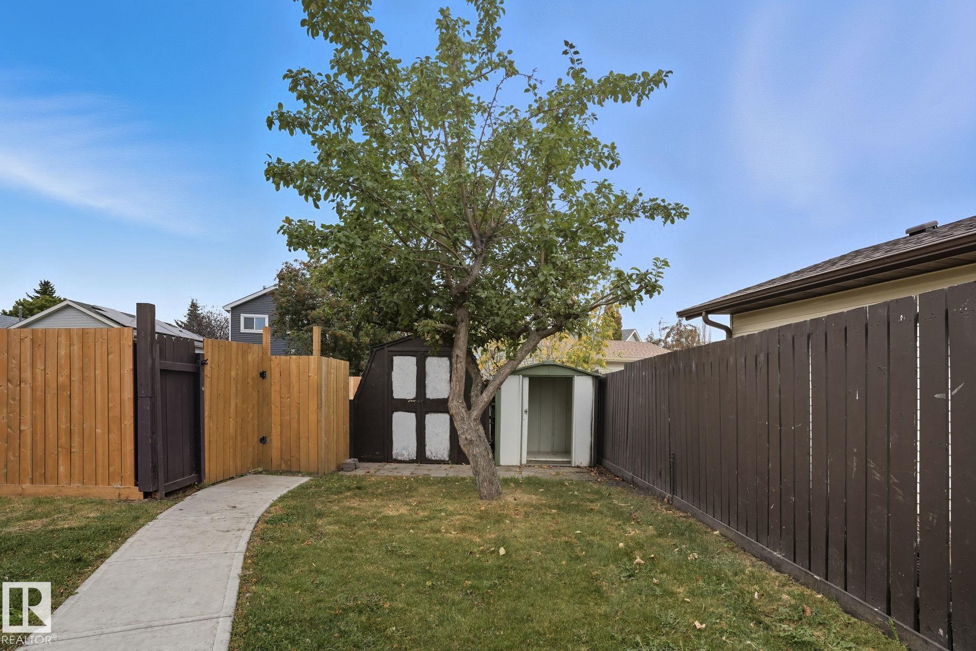 Photo 24 at 142 Kiniski Crescent NW, Kiniski Gardens, Edmonton