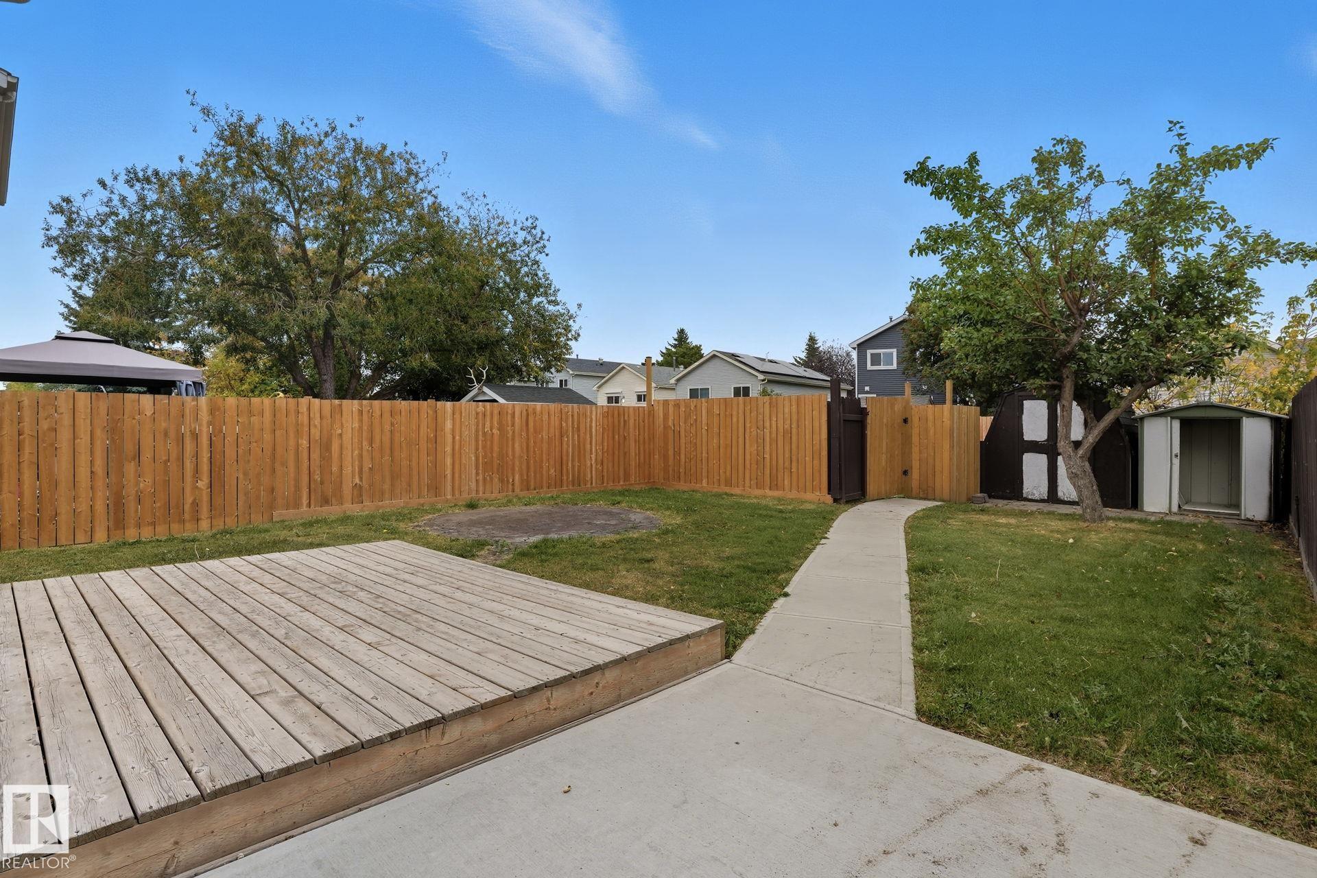 Photo 25 at 142 Kiniski Crescent NW, Kiniski Gardens, Edmonton