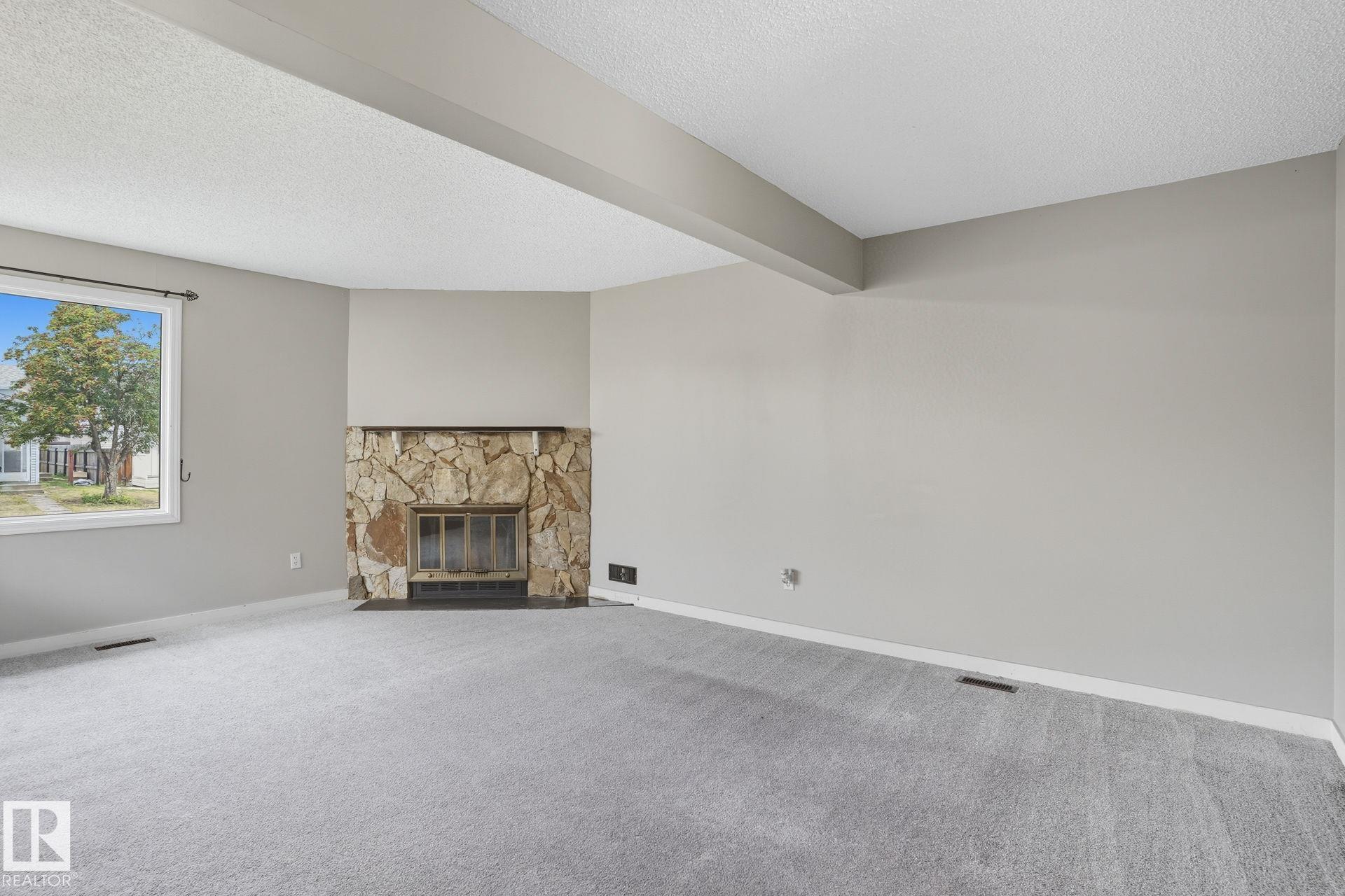 Photo 6 at 142 Kiniski Crescent NW, Kiniski Gardens, Edmonton