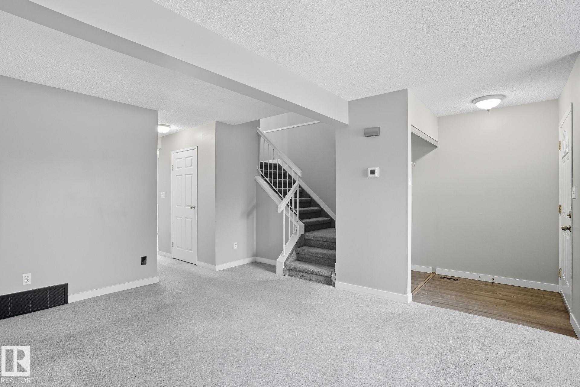 Photo 7 at 142 Kiniski Crescent NW, Kiniski Gardens, Edmonton