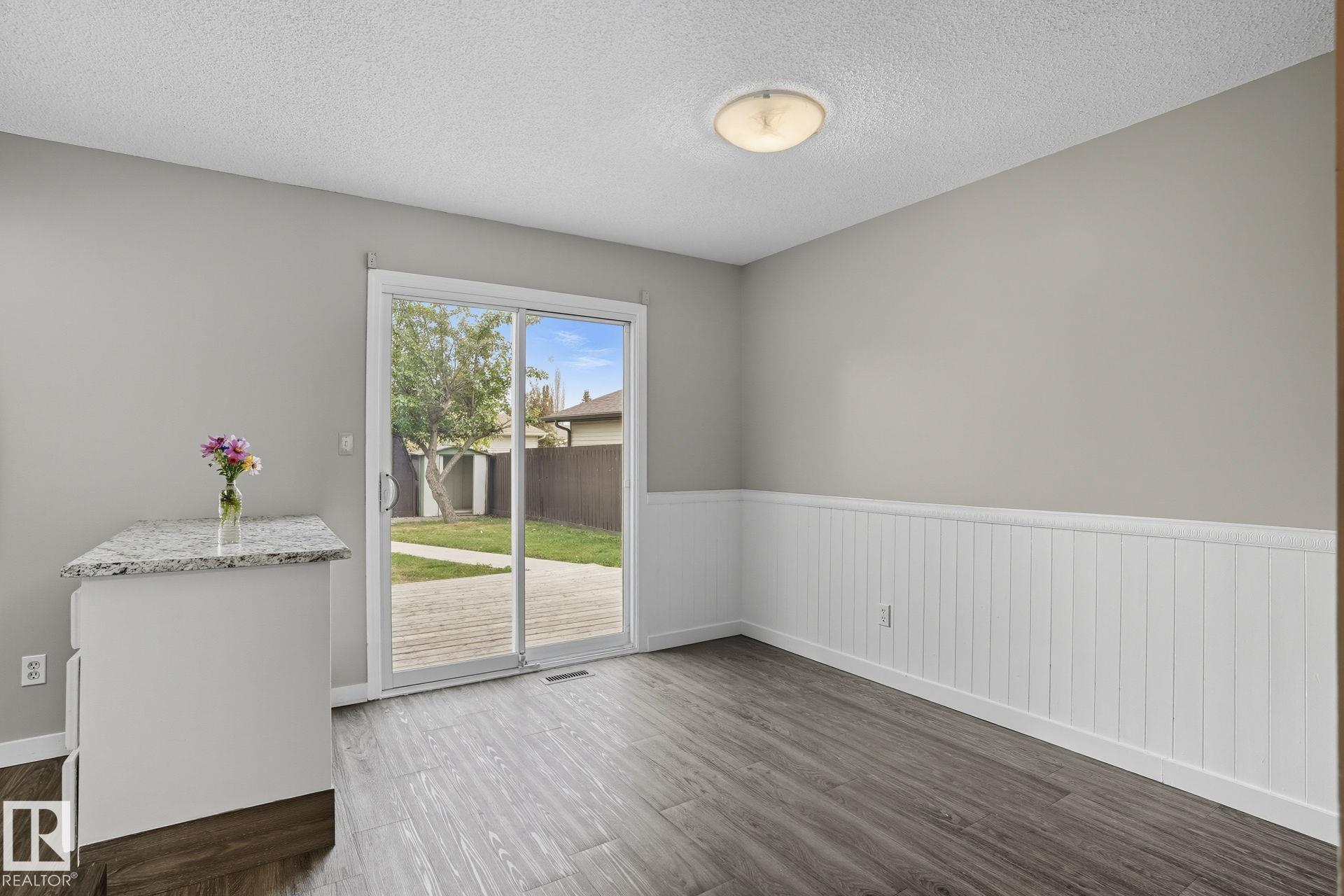 Photo 10 at 142 Kiniski Crescent NW, Kiniski Gardens, Edmonton