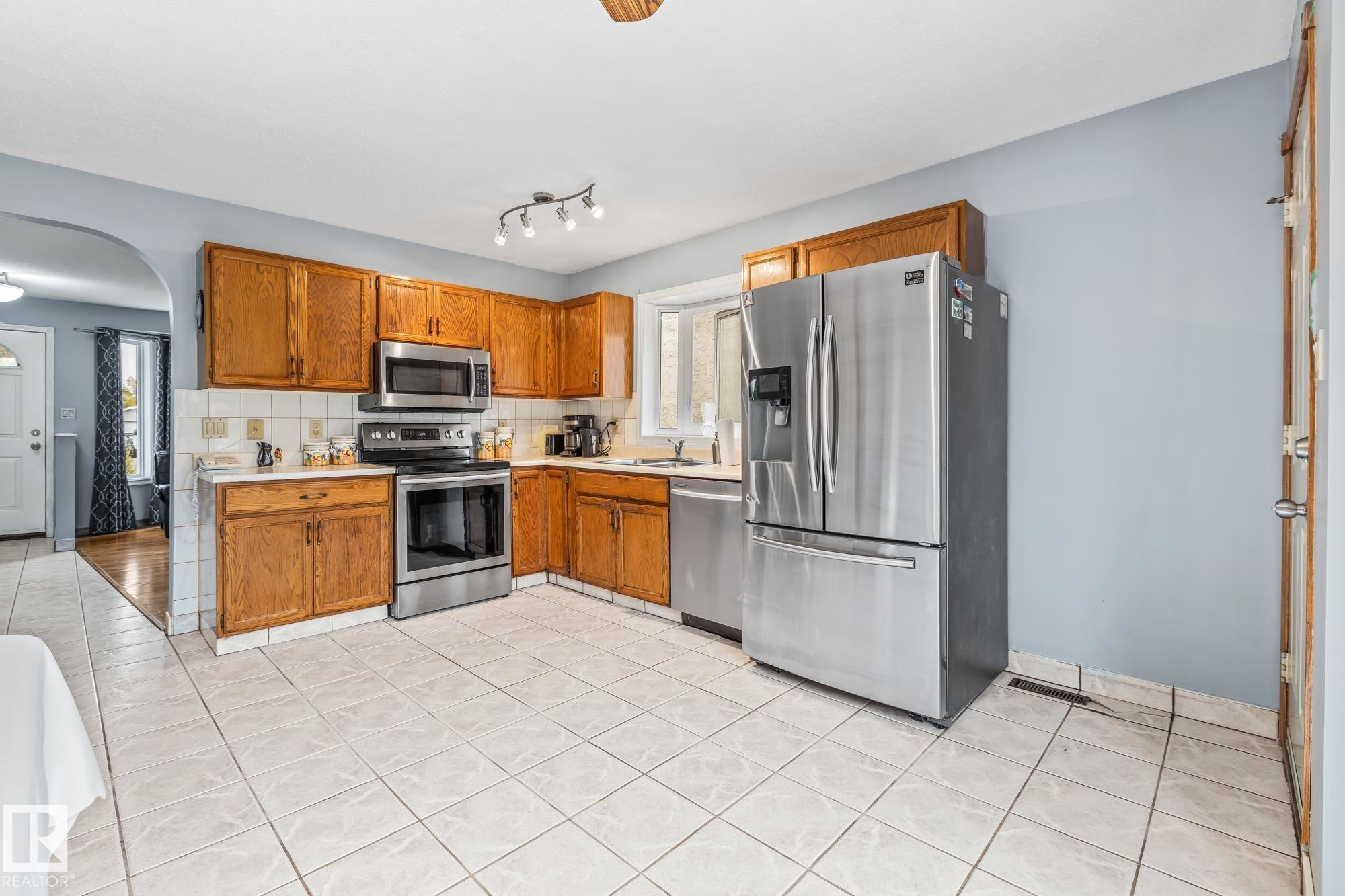 Photo 7 at 14520 37 Street NW, Kirkness, Edmonton